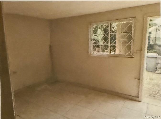 Single Family Clarkstown  Out Of Area, NY 99999, MLS-941226-33