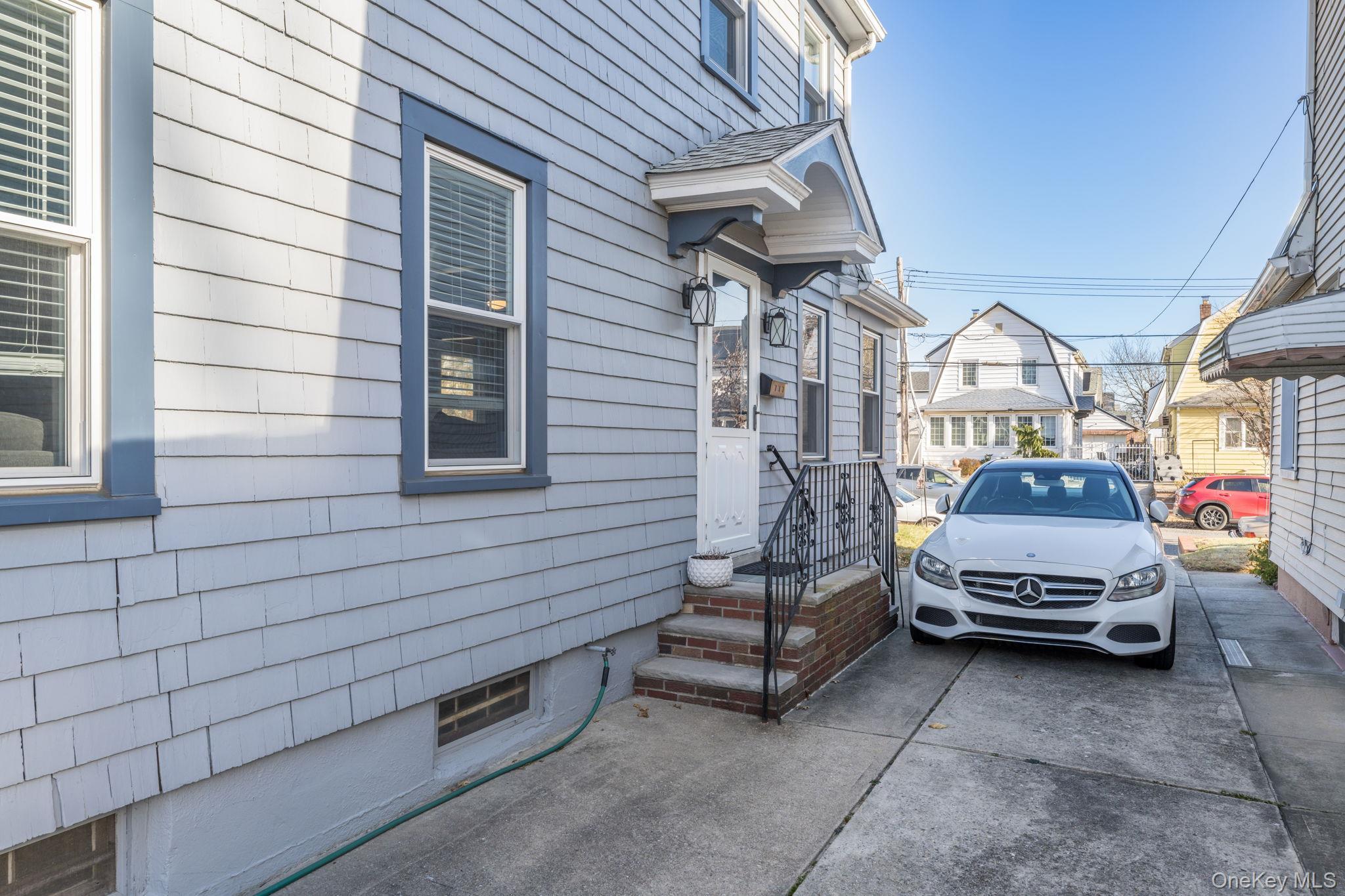 Single Family 215th Queens, NY 11427, MLS-941254-4