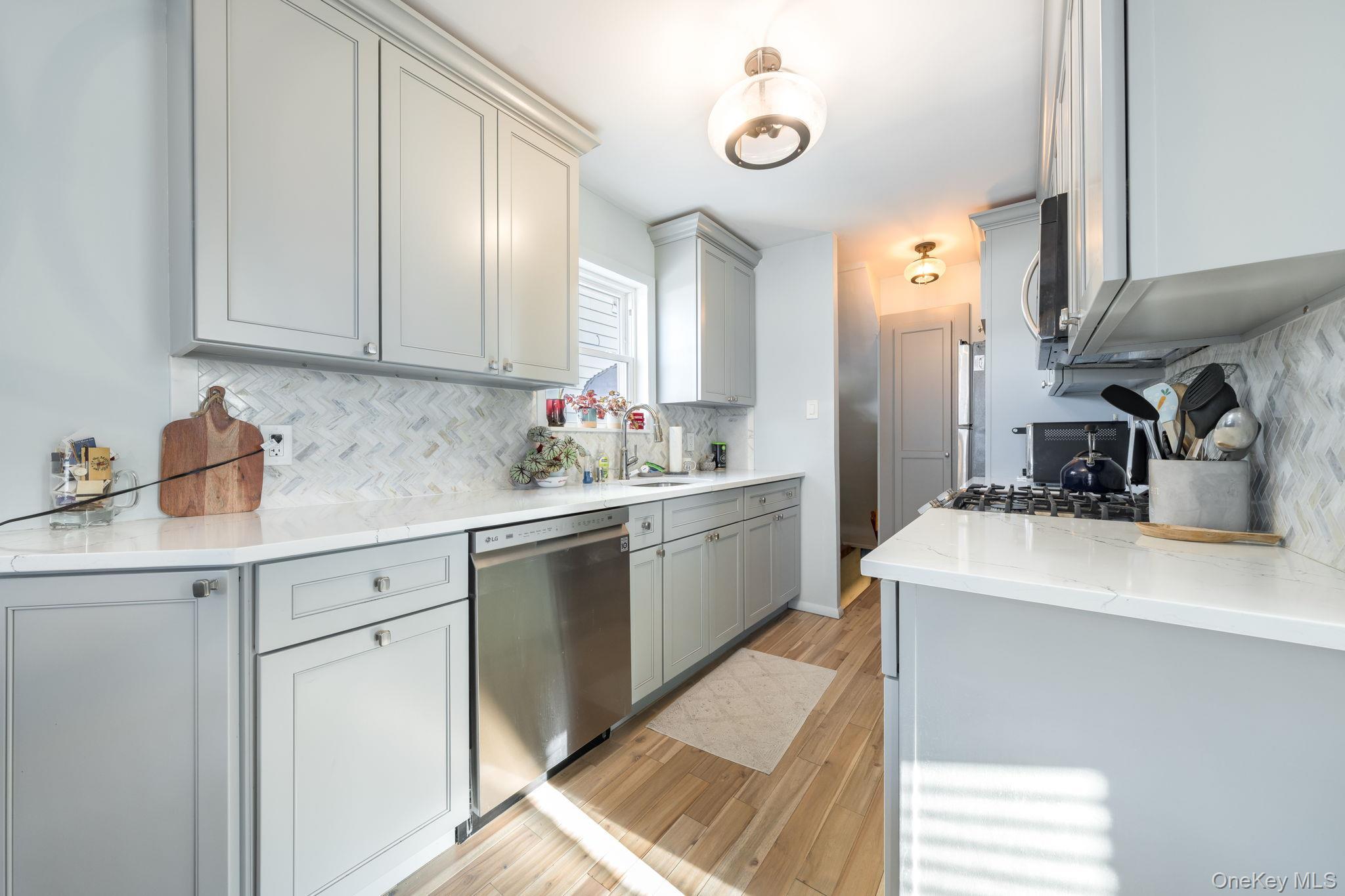 Single Family 215th Queens, NY 11427, MLS-941254-6