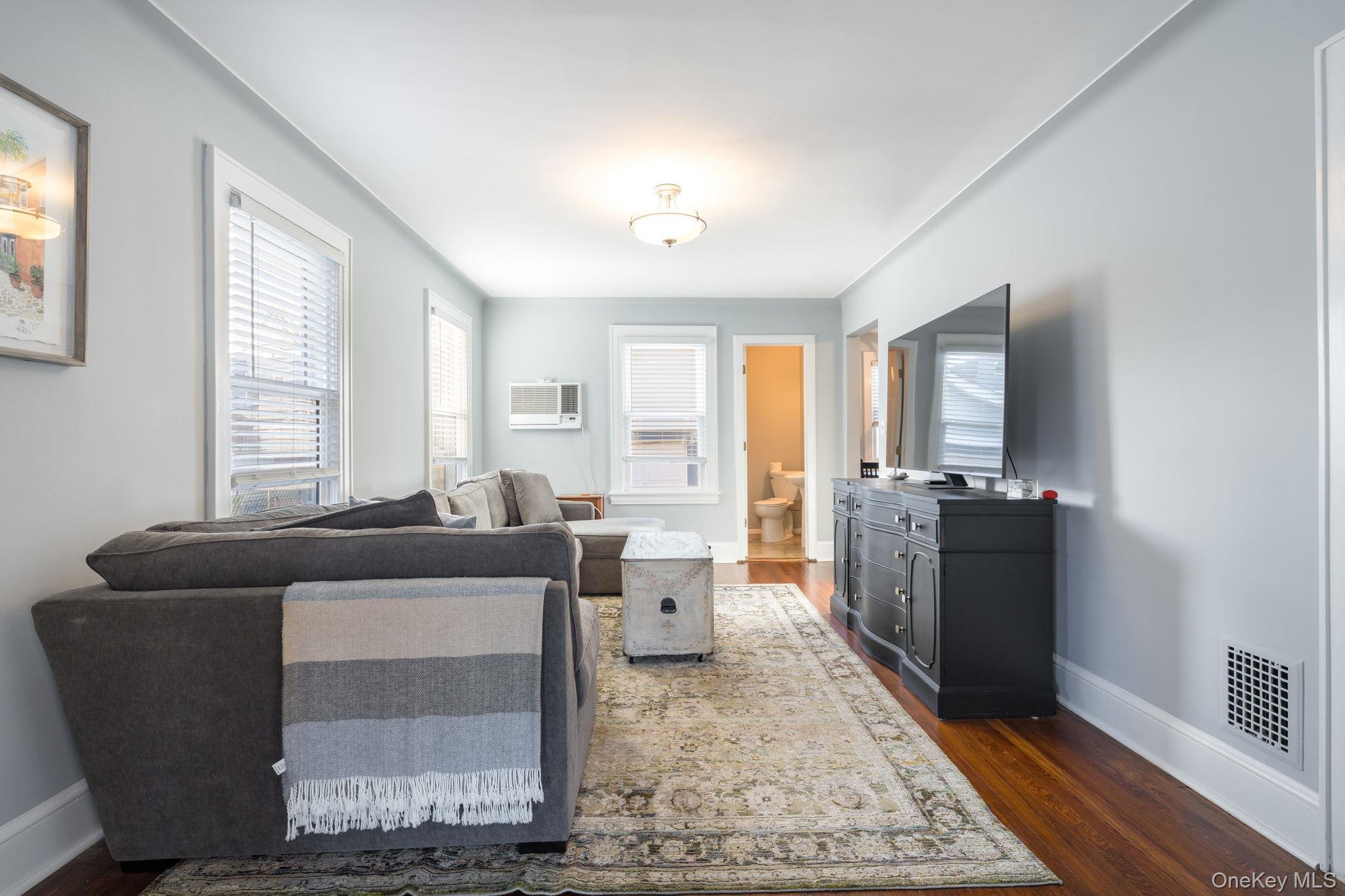 Single Family 215th Queens, NY 11427, MLS-941254-8