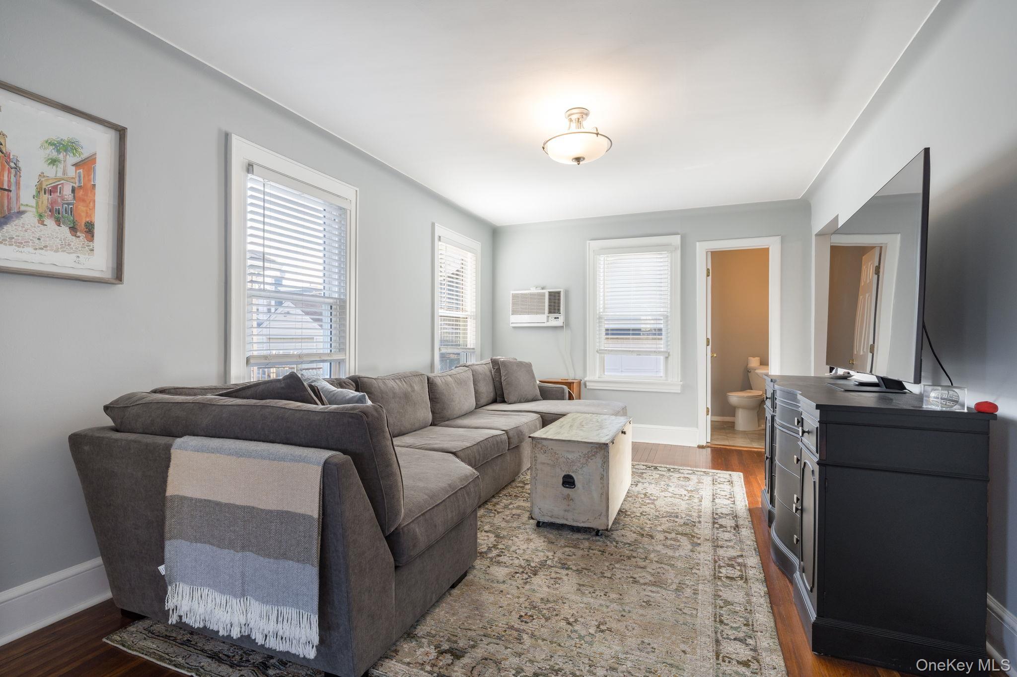 Single Family 215th Queens, NY 11427, MLS-941254-9