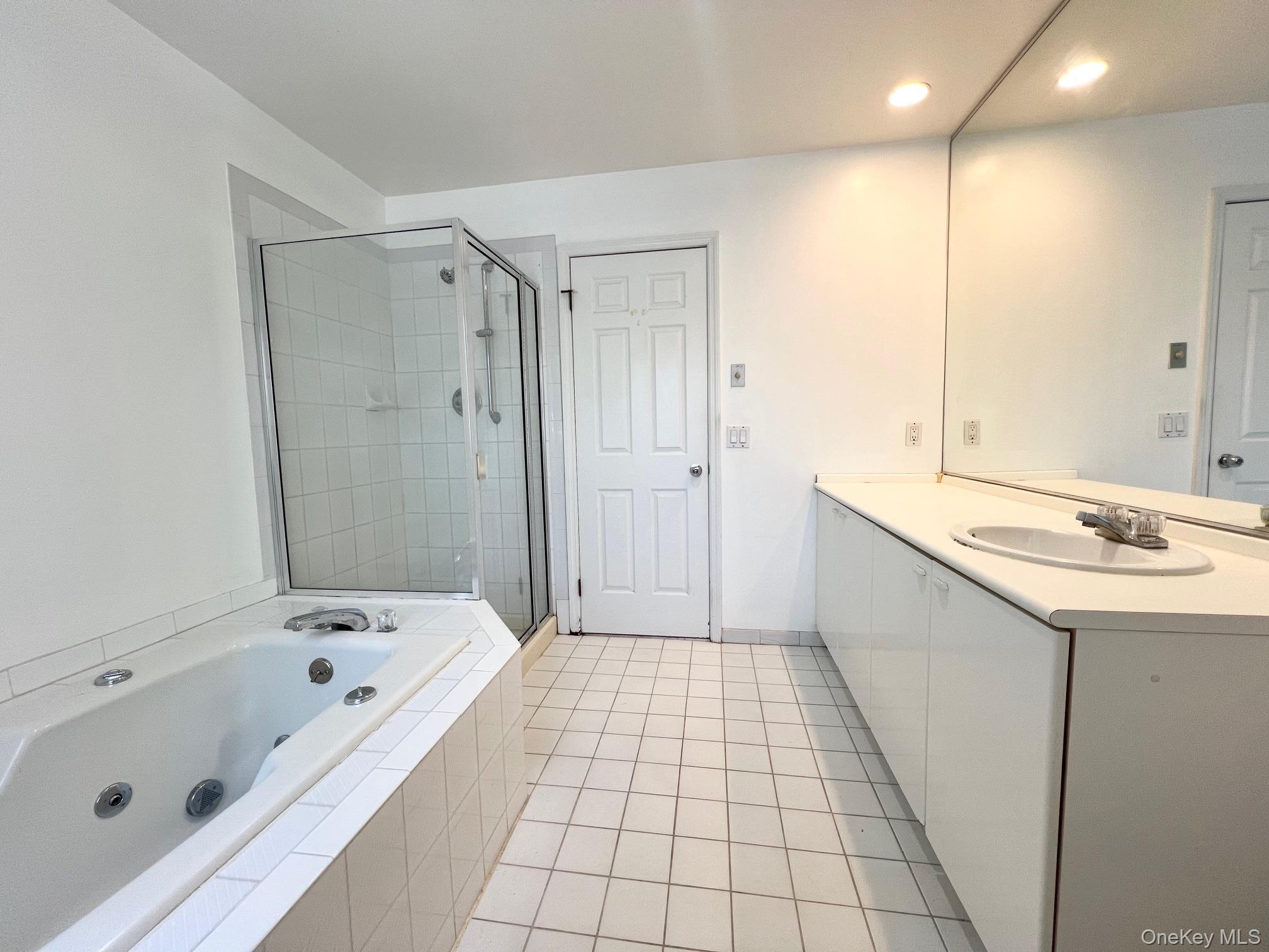 Condo Ray Westchester County, NY 10583, MLS-941261-20