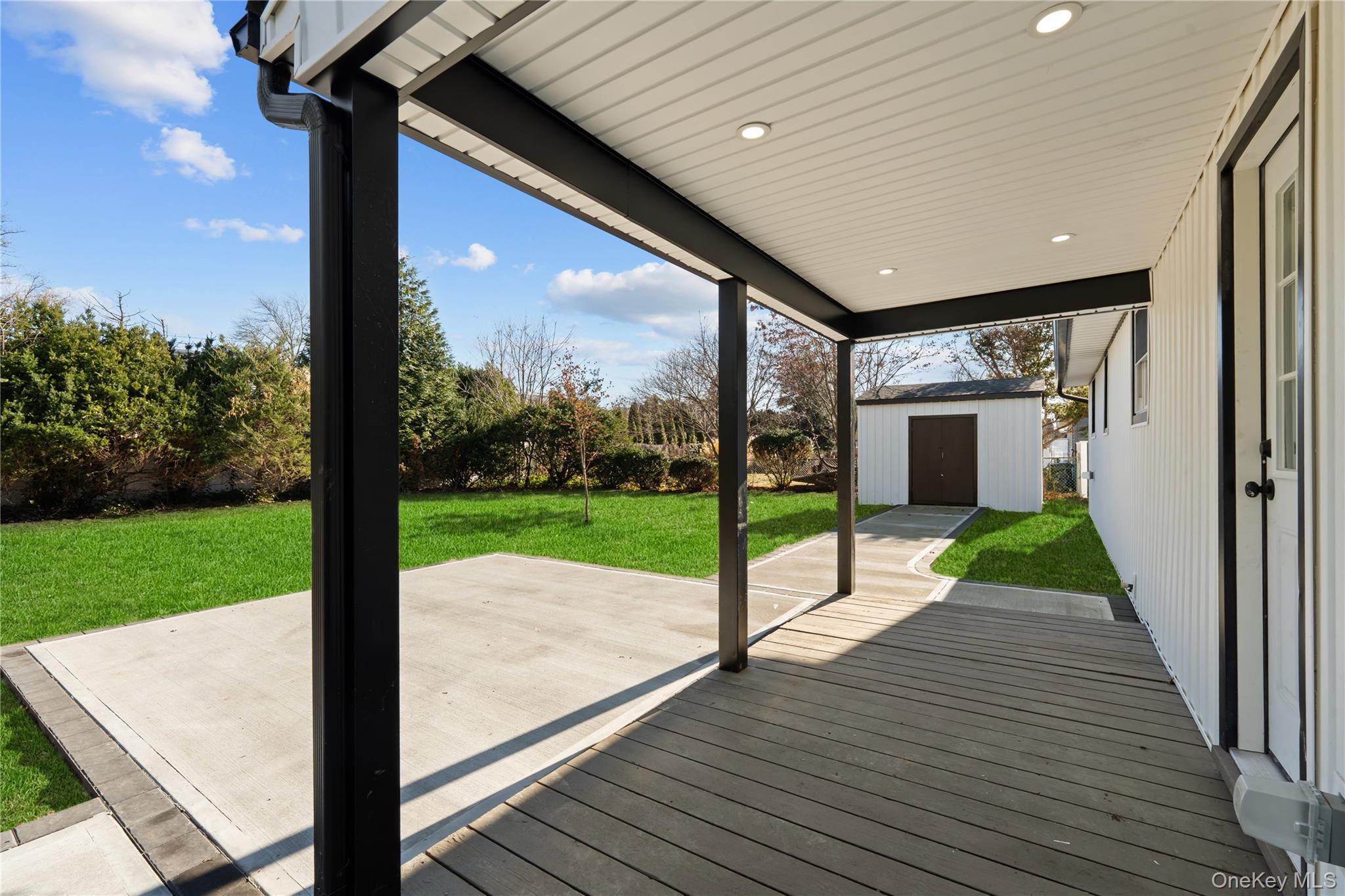 Single Family Guilette Suffolk County, NY 11701, MLS-941266-25