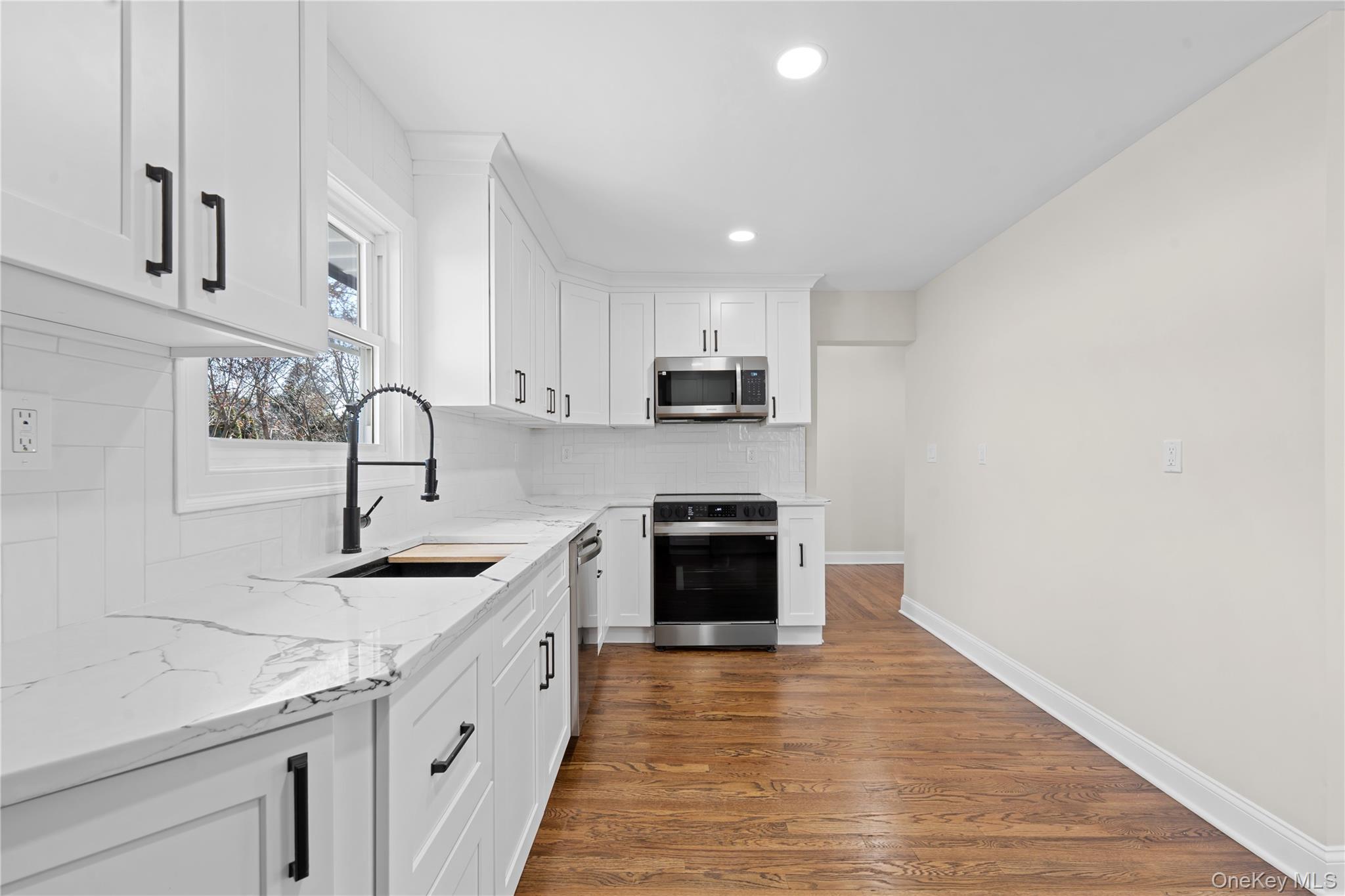 Single Family Guilette Suffolk County, NY 11701, MLS-941266-8