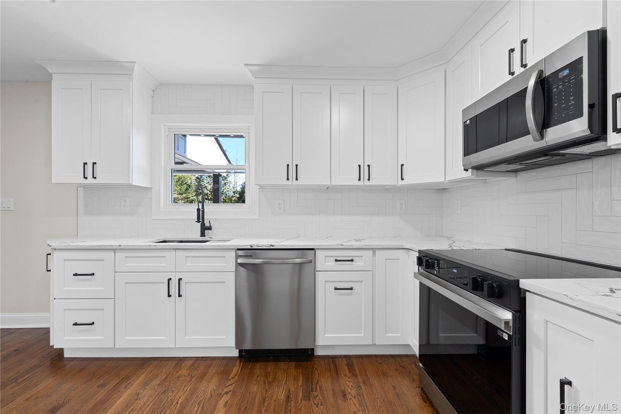 Single Family Guilette Suffolk County, NY 11701, MLS-941266-9