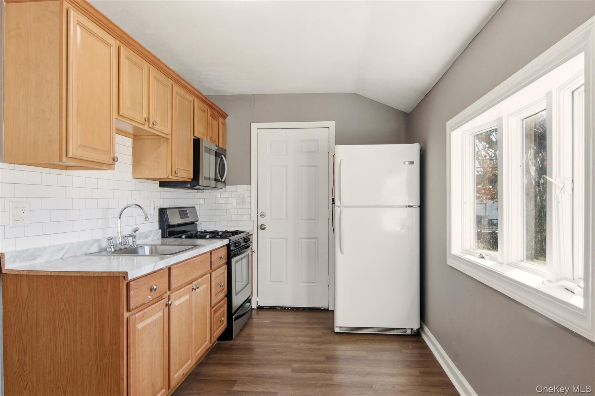 Single Family Chapel Hill Suffolk County, NY 11717, MLS-941285-5