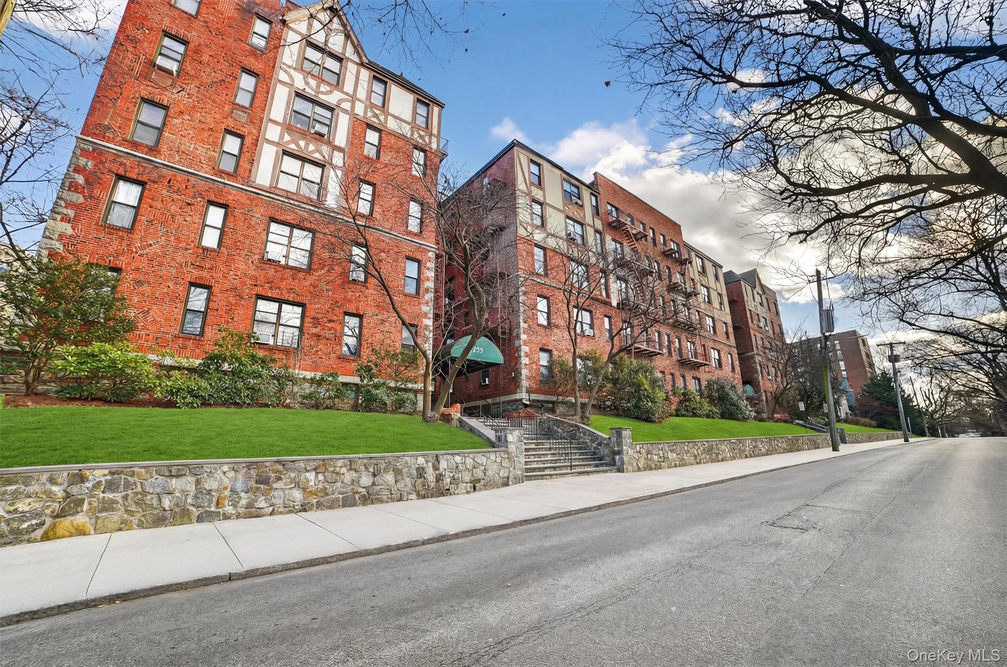 Coop Locust  Westchester County, NY 10552, MLS-941313-13