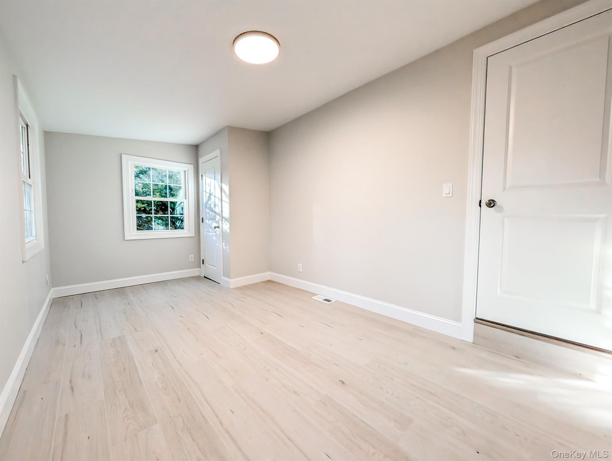 Single Family Short  Suffolk County, NY 11901, MLS-941325-14