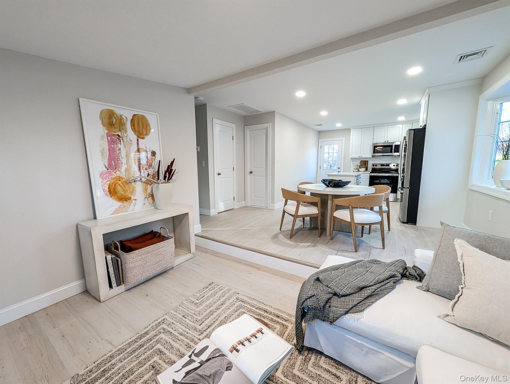 Single Family Short  Suffolk County, NY 11901, MLS-941325-2