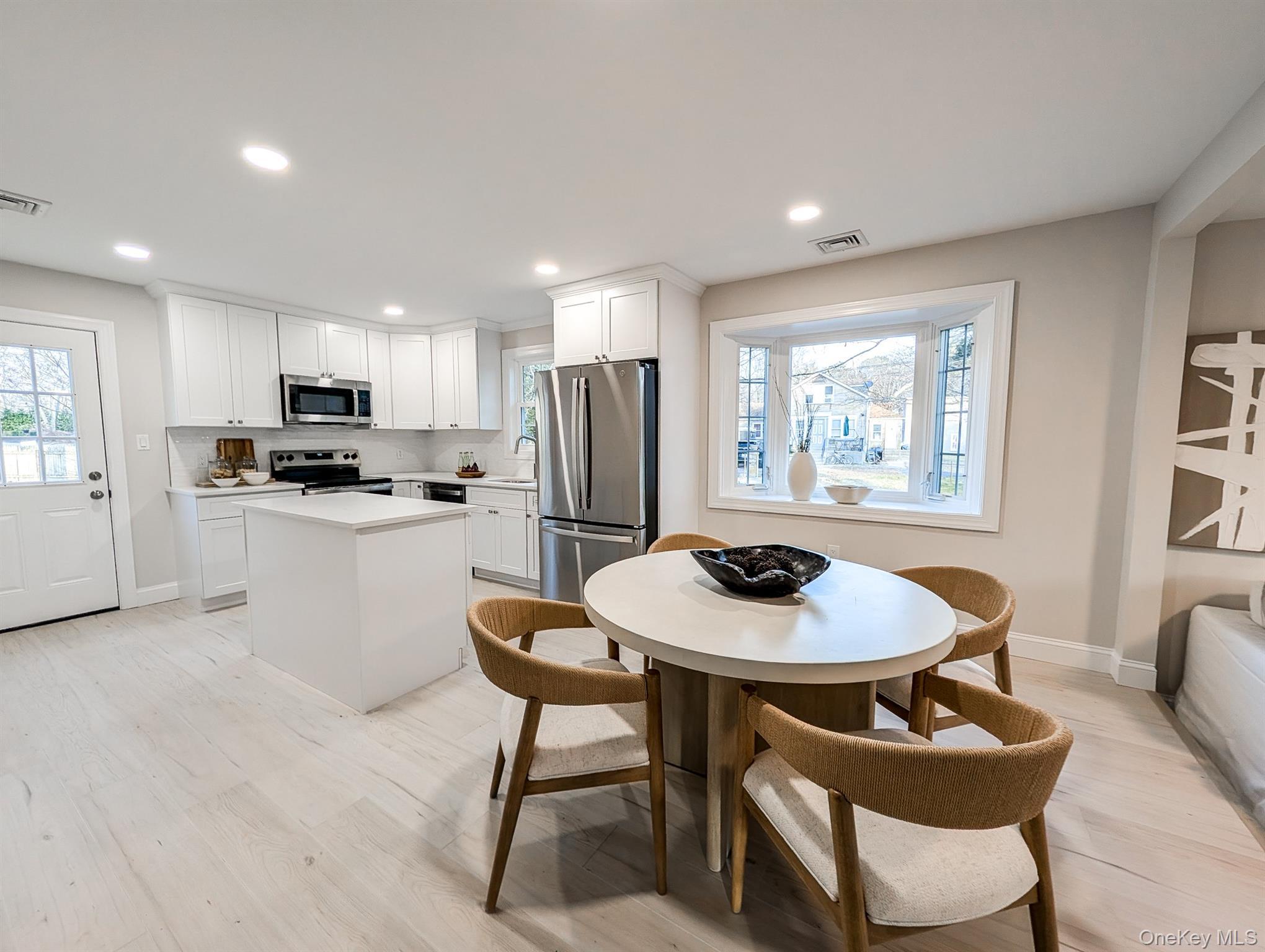 Single Family Short  Suffolk County, NY 11901, MLS-941325-4