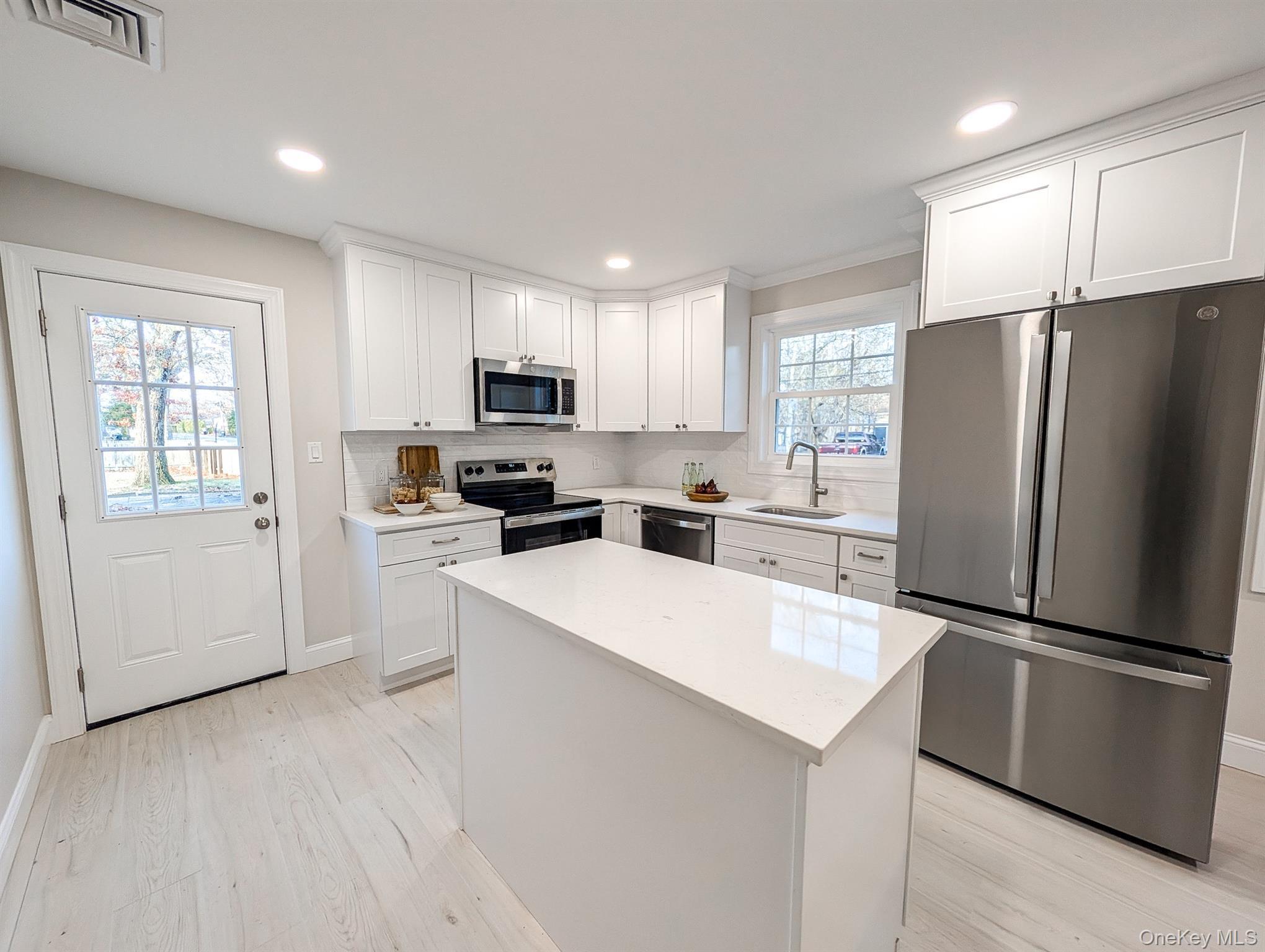 Single Family Short  Suffolk County, NY 11901, MLS-941325-5