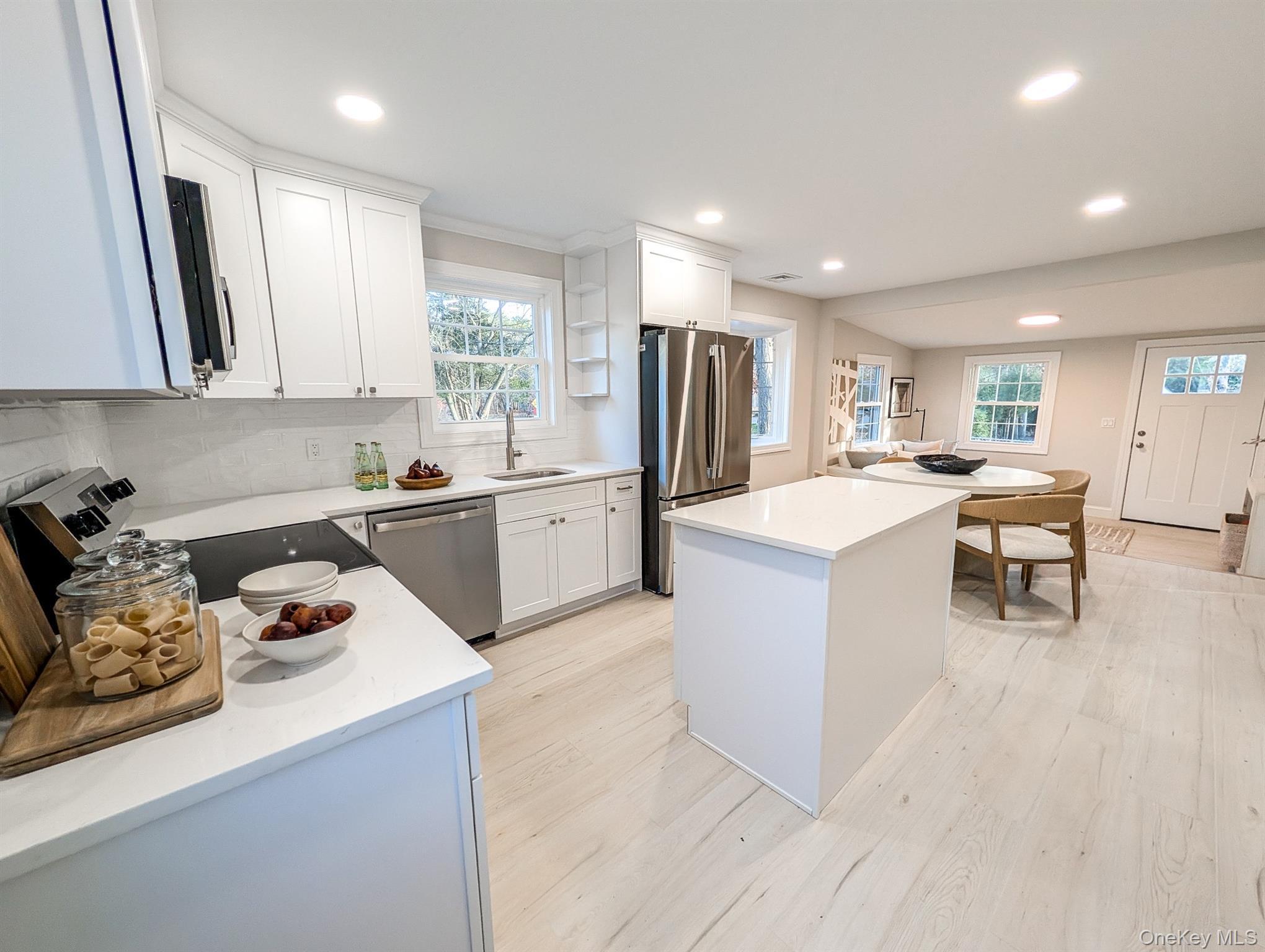 Single Family Short  Suffolk County, NY 11901, MLS-941325-6