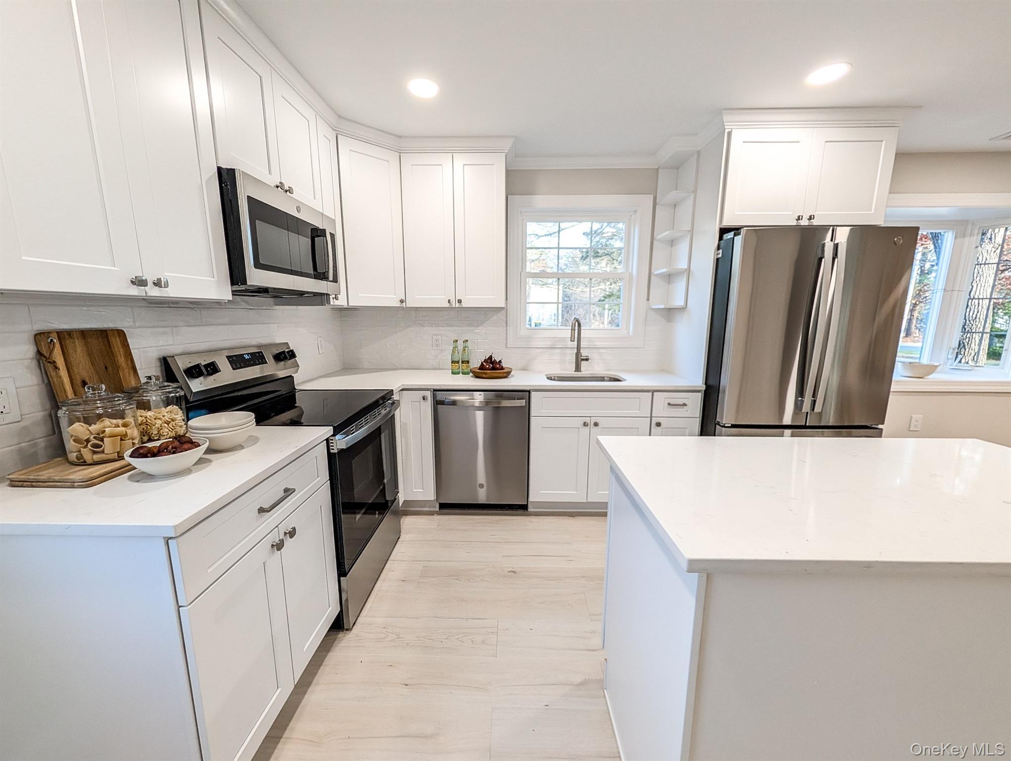 Single Family Short  Suffolk County, NY 11901, MLS-941325-7