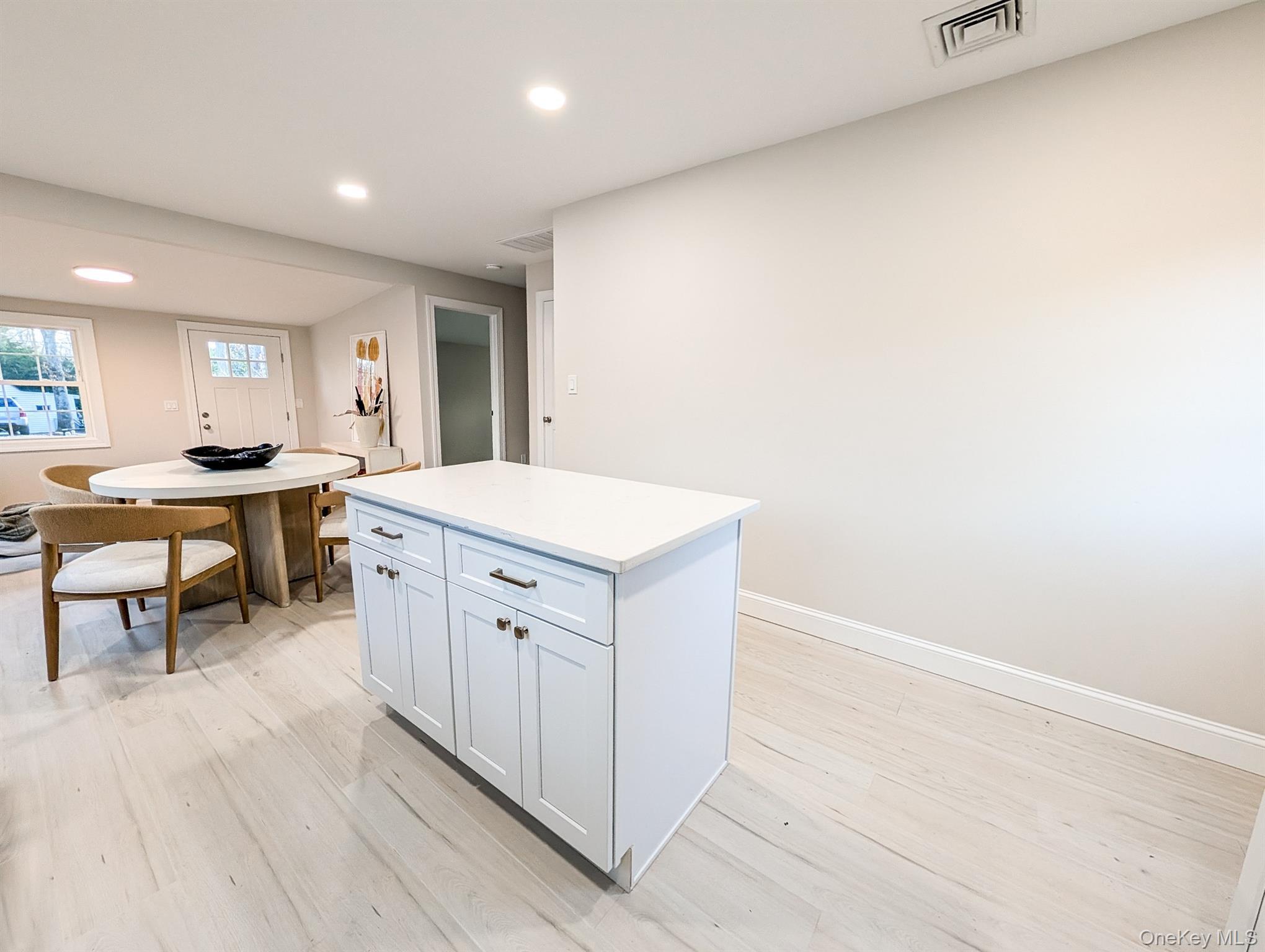 Single Family Short  Suffolk County, NY 11901, MLS-941325-8