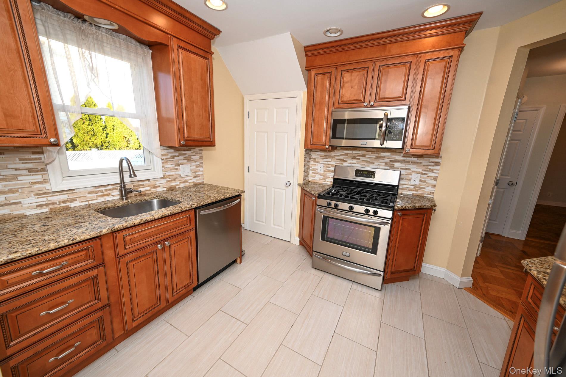 Single Family Grange Nassau County, NY 11010, MLS-941340-15