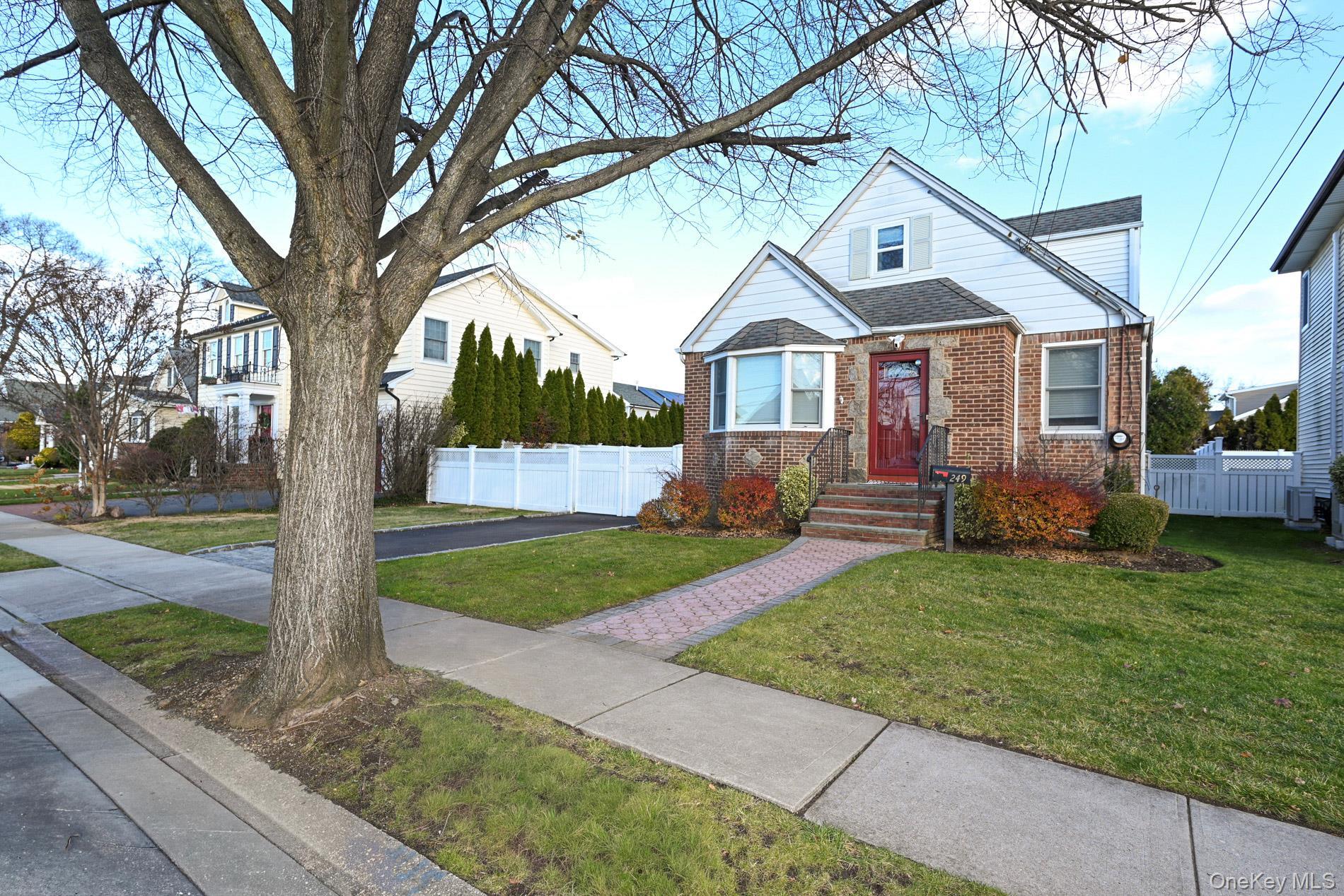 Single Family Grange Nassau County, NY 11010, MLS-941340-4