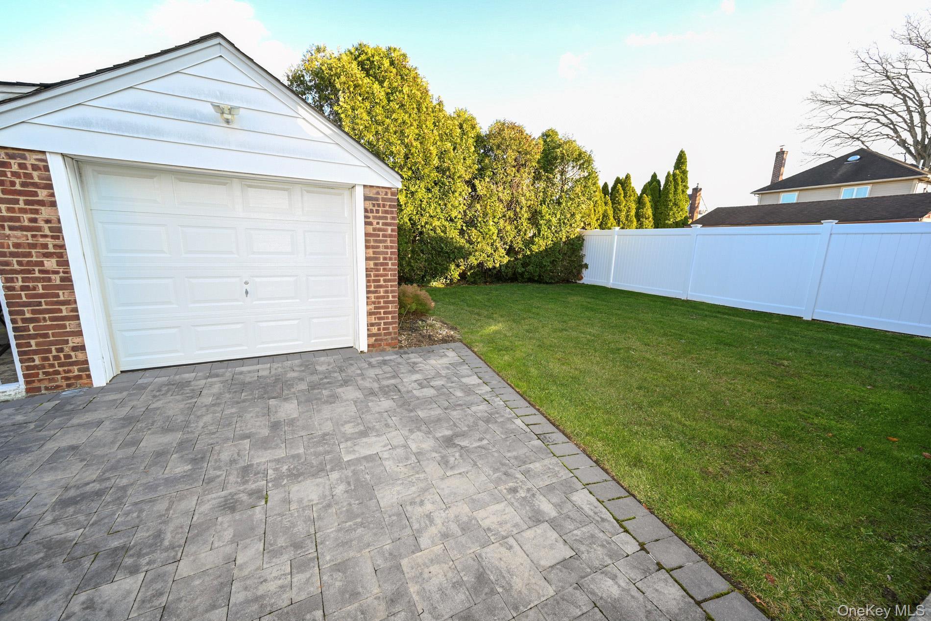 Single Family Grange Nassau County, NY 11010, MLS-941340-7