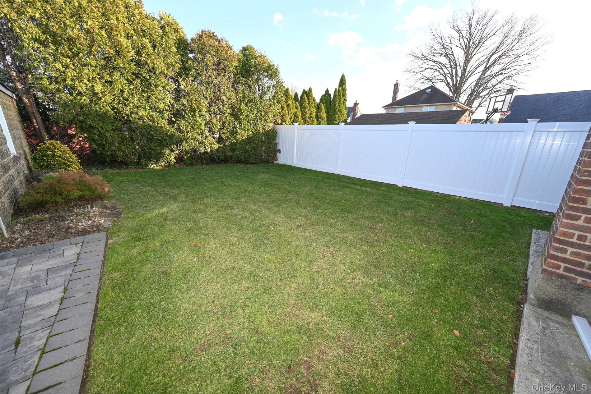 Single Family Grange Nassau County, NY 11010, MLS-941340-8