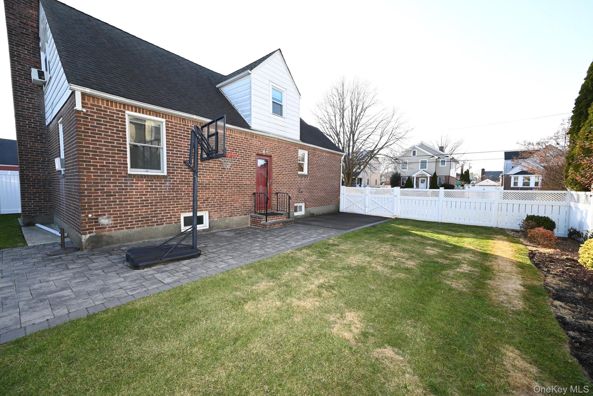 Single Family Grange Nassau County, NY 11010, MLS-941340-9