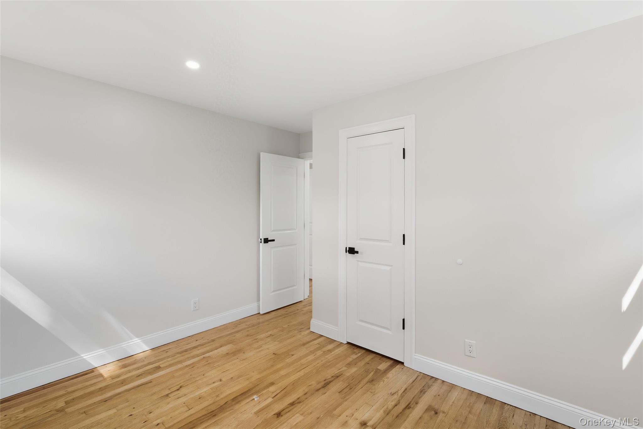 Single Family Glendale Suffolk County, NY 11704, MLS-941343-14