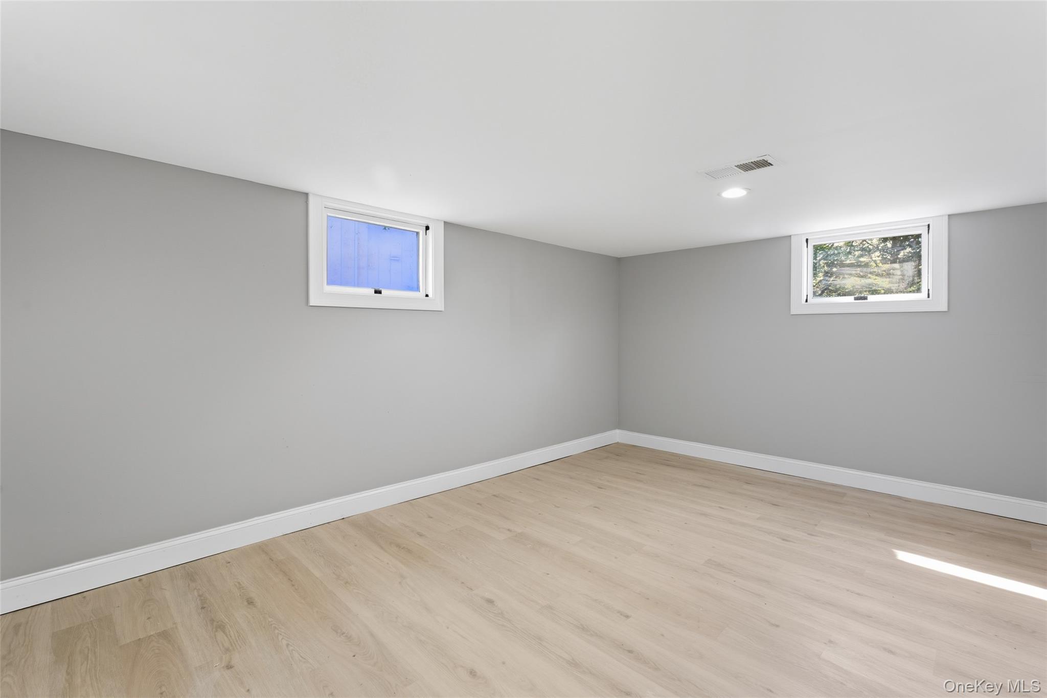 Single Family Glendale Suffolk County, NY 11704, MLS-941343-16