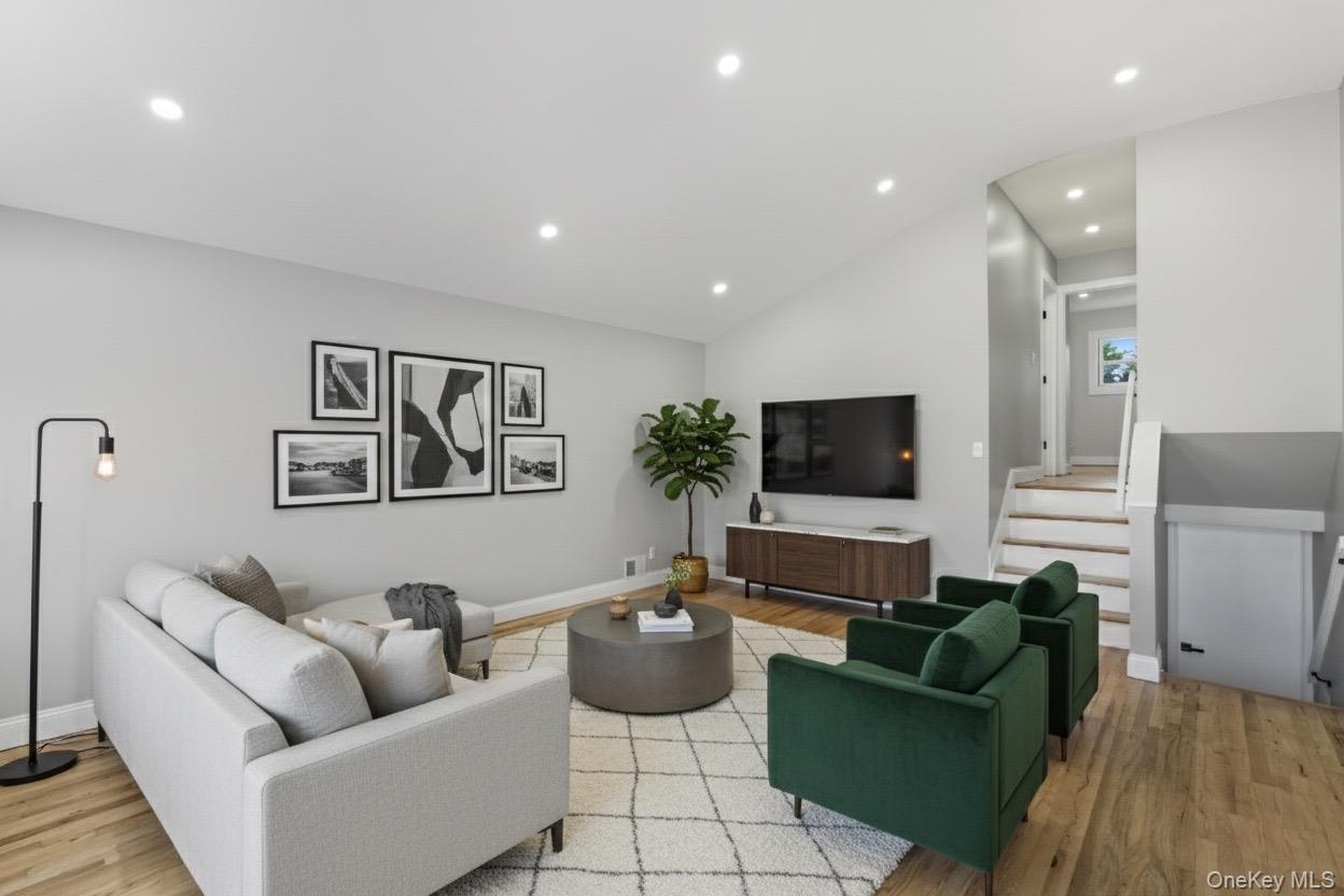 Single Family Glendale Suffolk County, NY 11704, MLS-941343-18