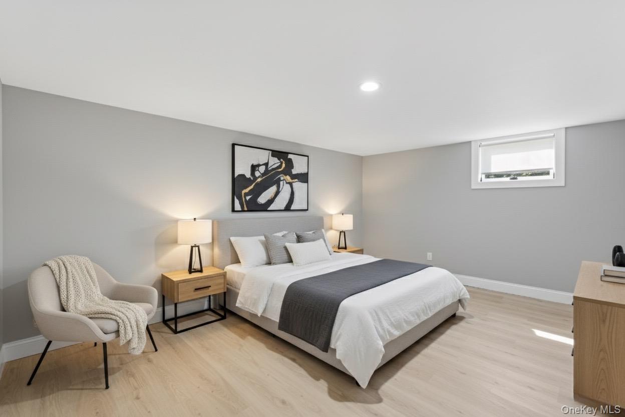 Single Family Glendale Suffolk County, NY 11704, MLS-941343-22