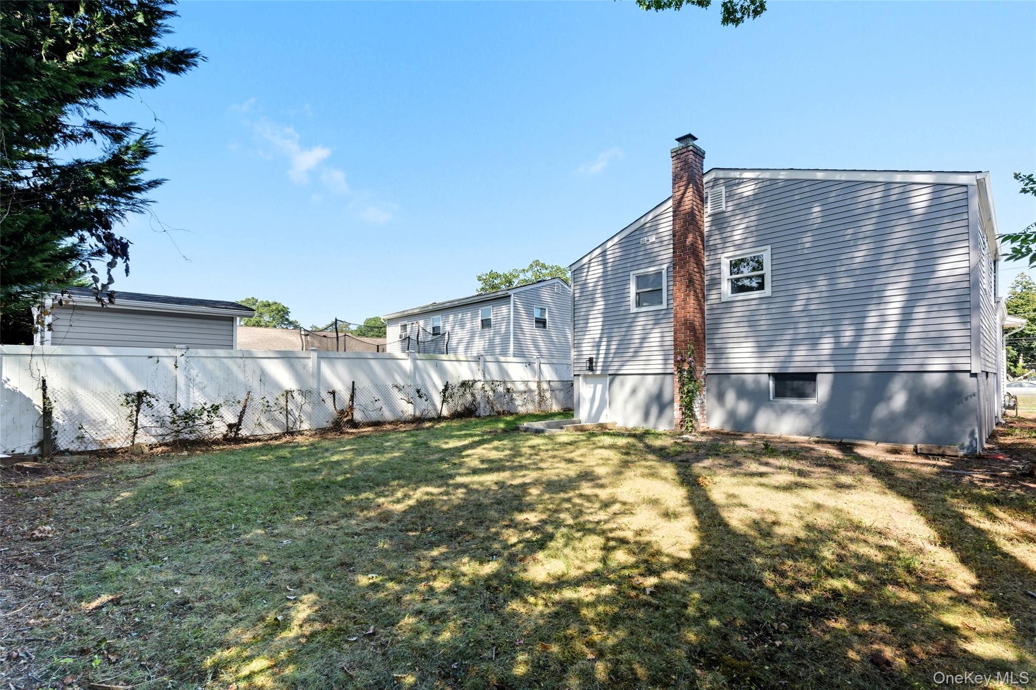 Single Family Glendale Suffolk County, NY 11704, MLS-941343-24