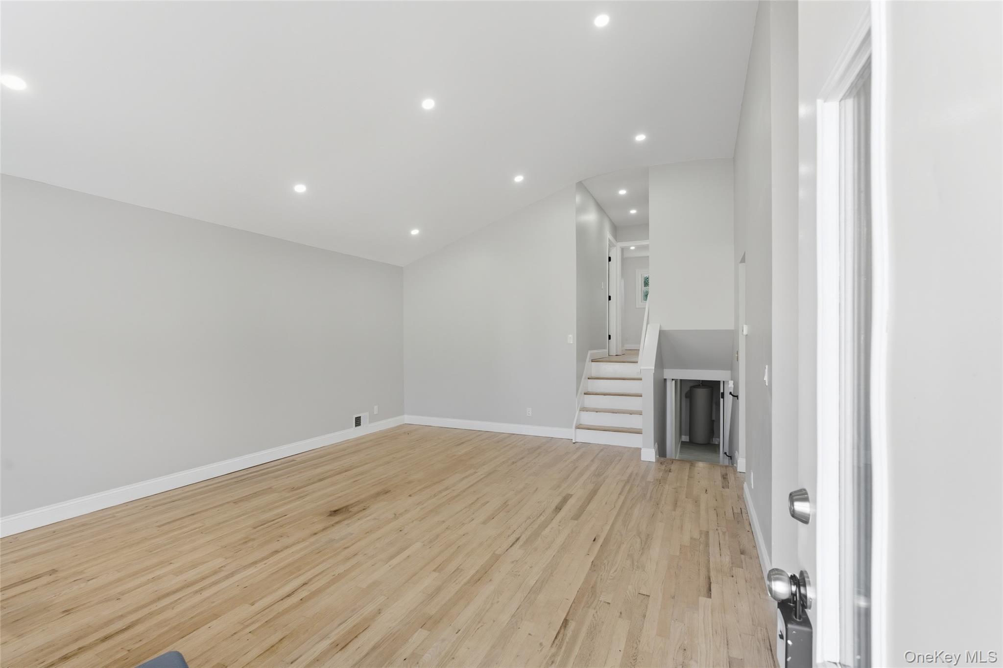 Single Family Glendale Suffolk County, NY 11704, MLS-941343-7