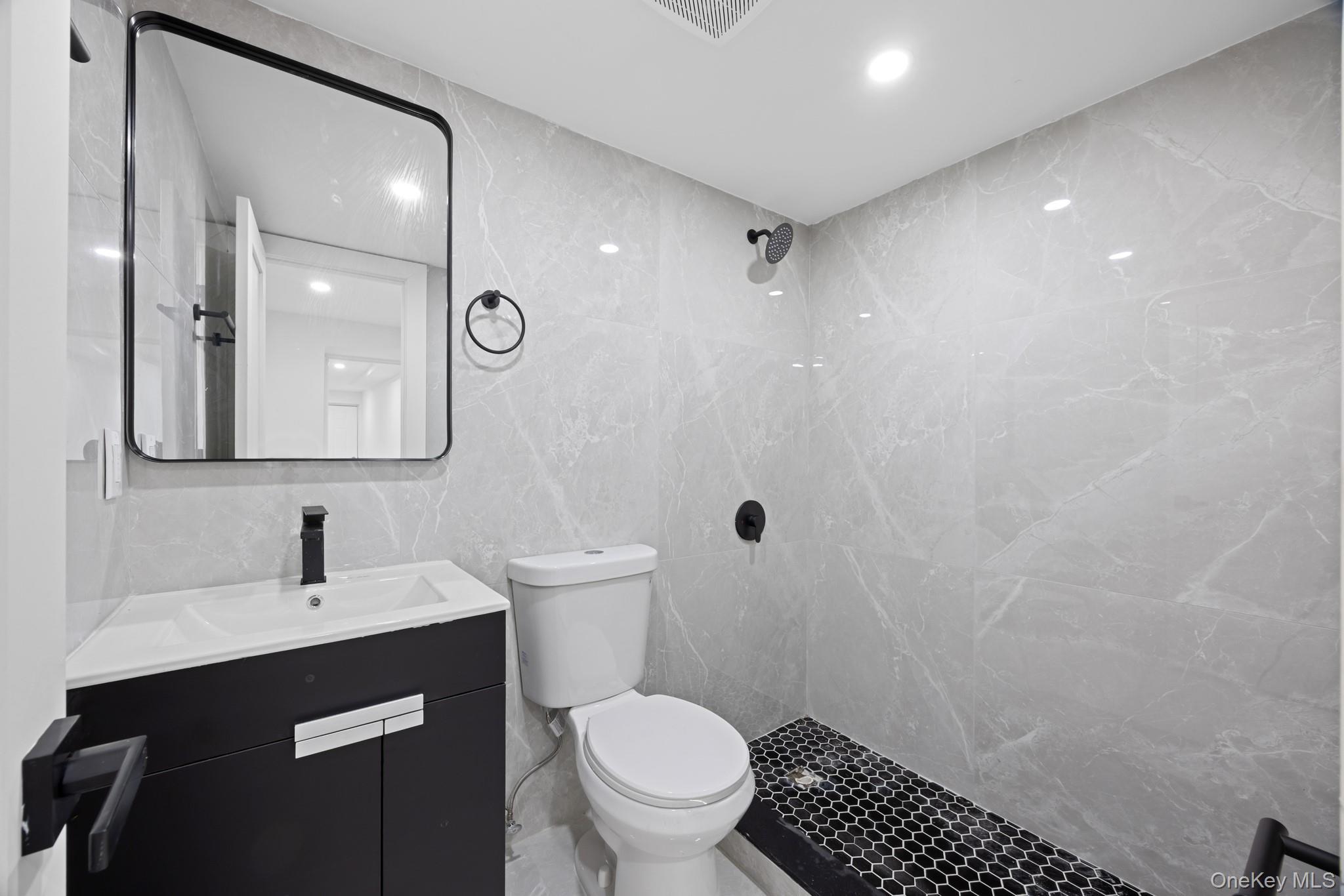 Single Family Nashville  Queens, NY 11411, MLS-941418-15