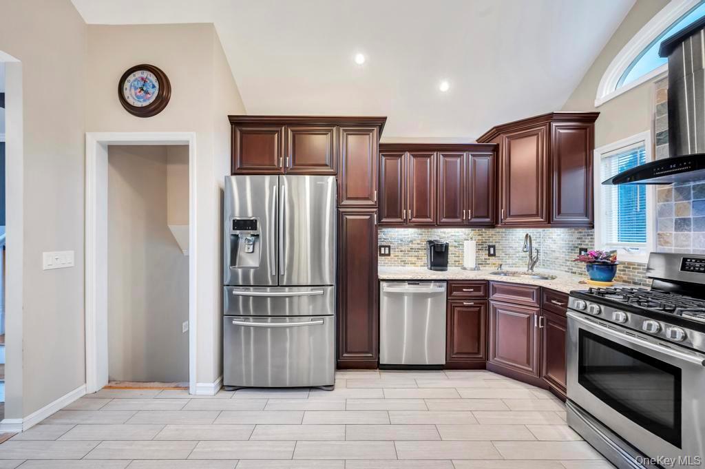 Single Family Waterview  Nassau County, NY 11758, MLS-941423-29