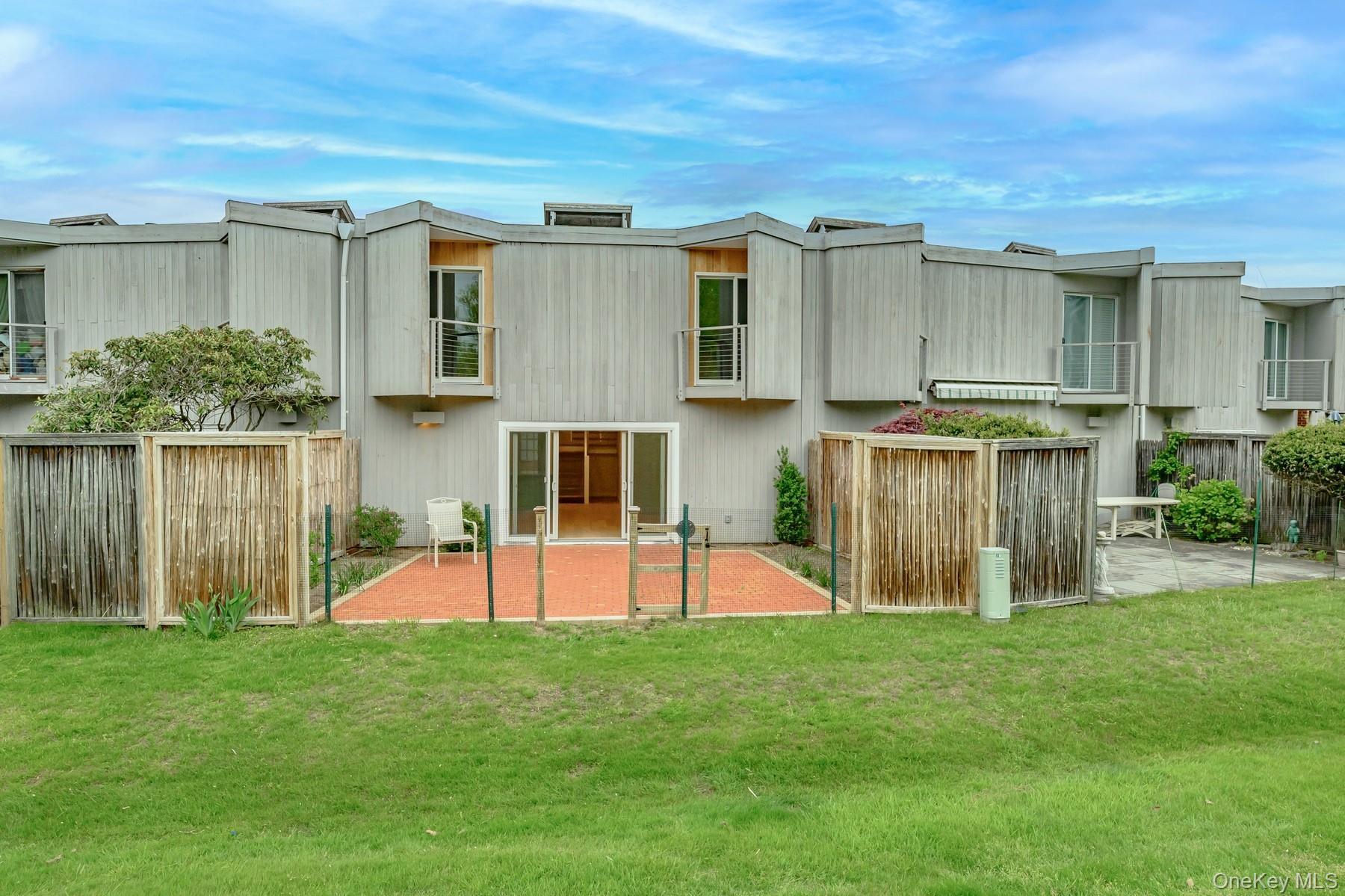 Condo Fairway  Suffolk County, NY 11954, MLS-941425-22