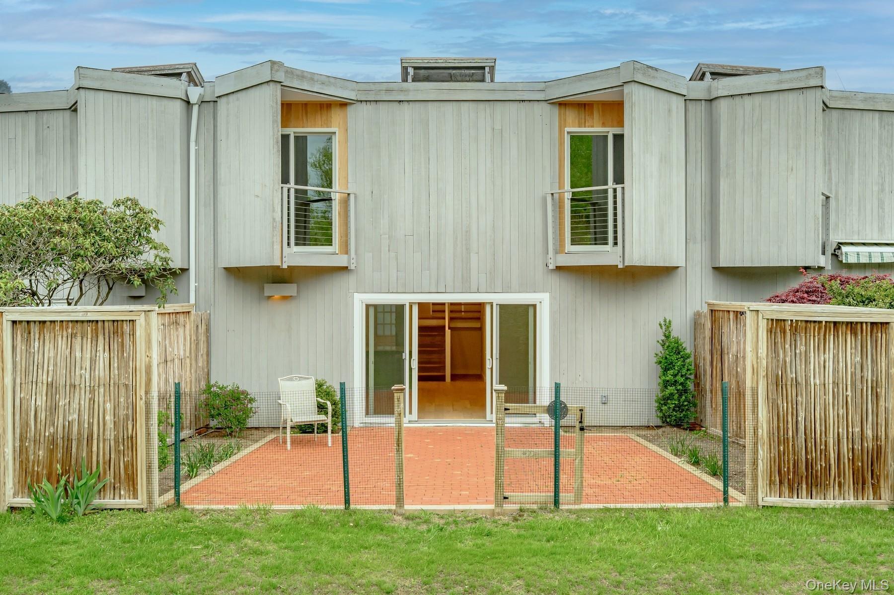 Condo Fairway  Suffolk County, NY 11954, MLS-941425-23