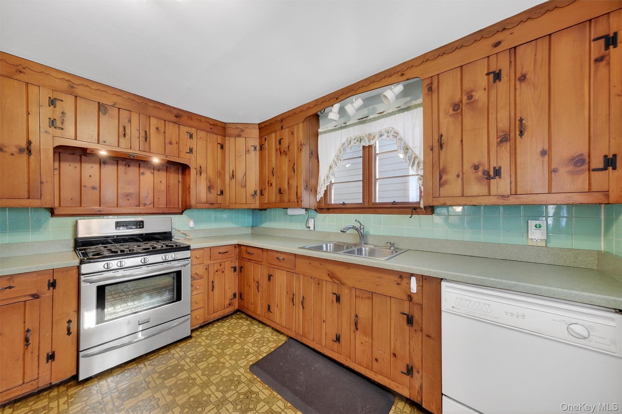 Single Family Beacon Dutchess County, NY 12508, MLS-941449-9