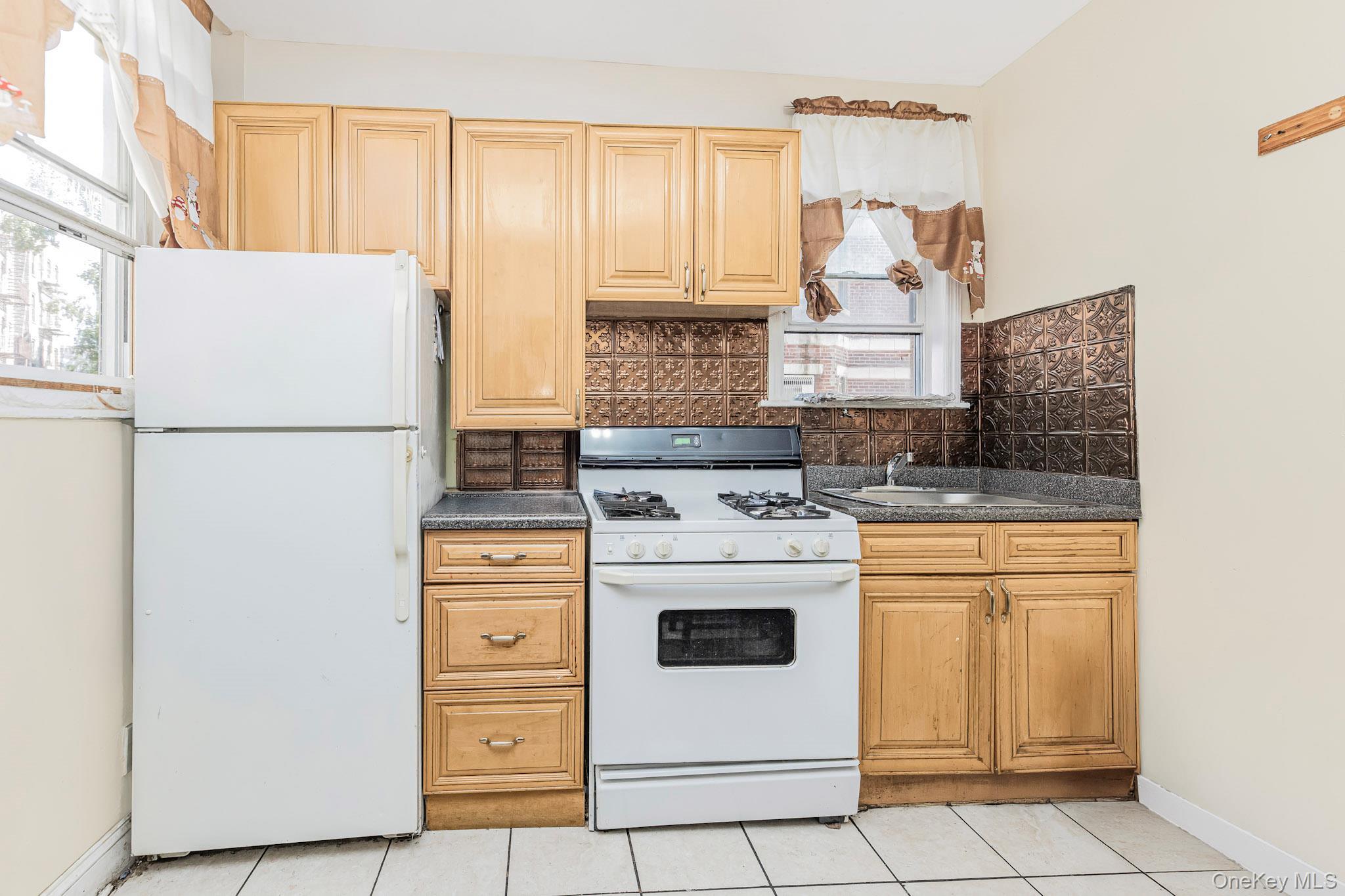 Single Family Bailey  Bronx, NY 10463, MLS-941461-4