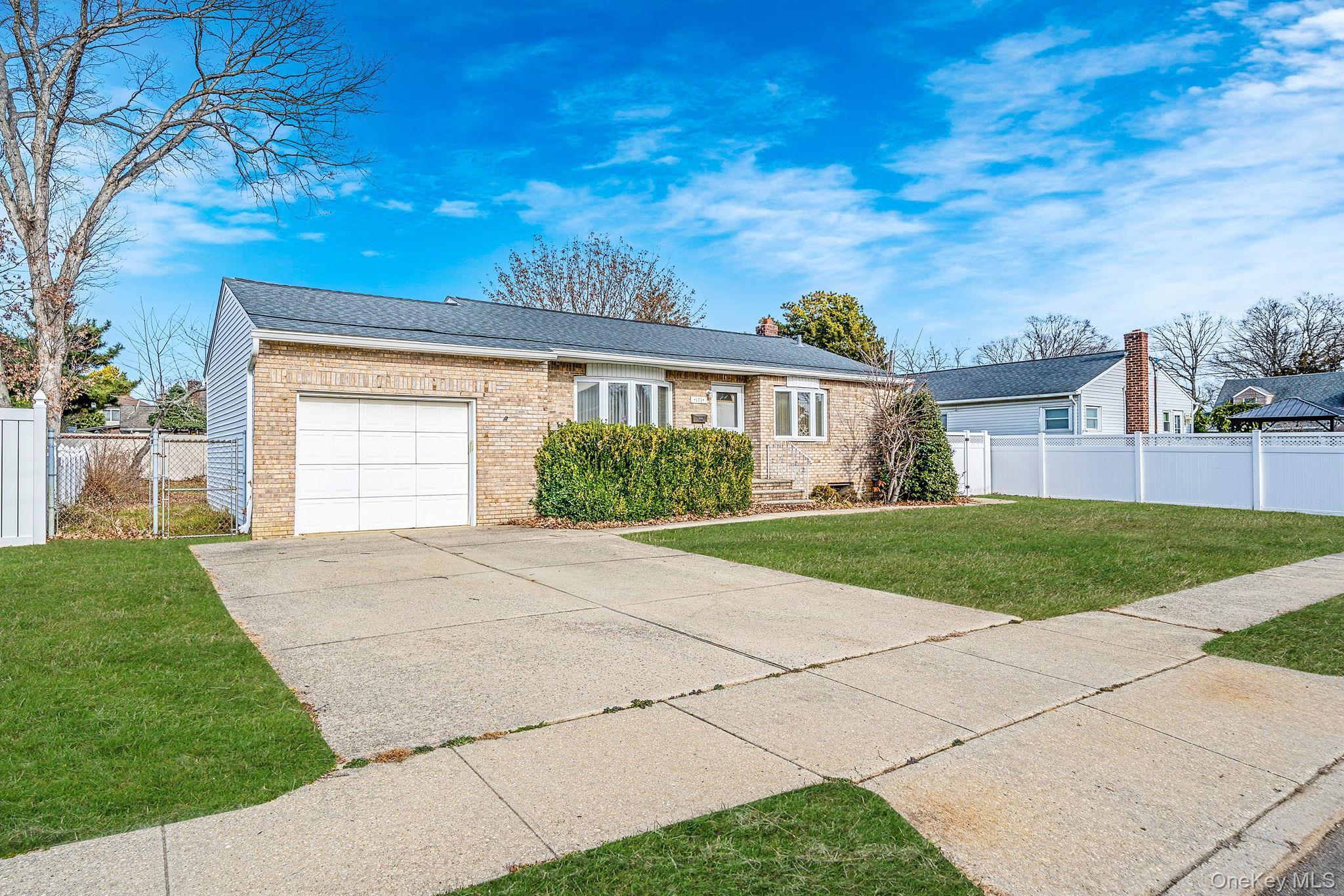 Single Family Oak Nassau County, NY 11758, MLS-941466-2