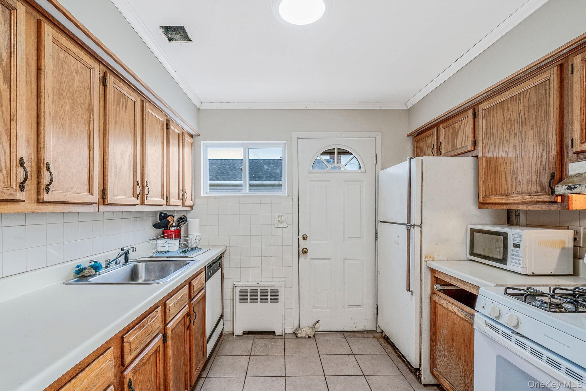 Single Family Oak Nassau County, NY 11758, MLS-941466-23