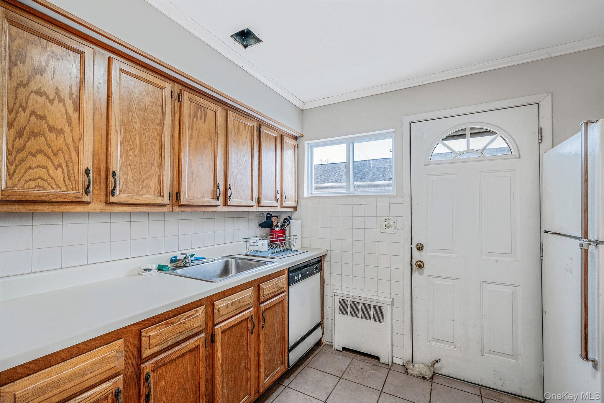 Single Family Oak Nassau County, NY 11758, MLS-941466-24