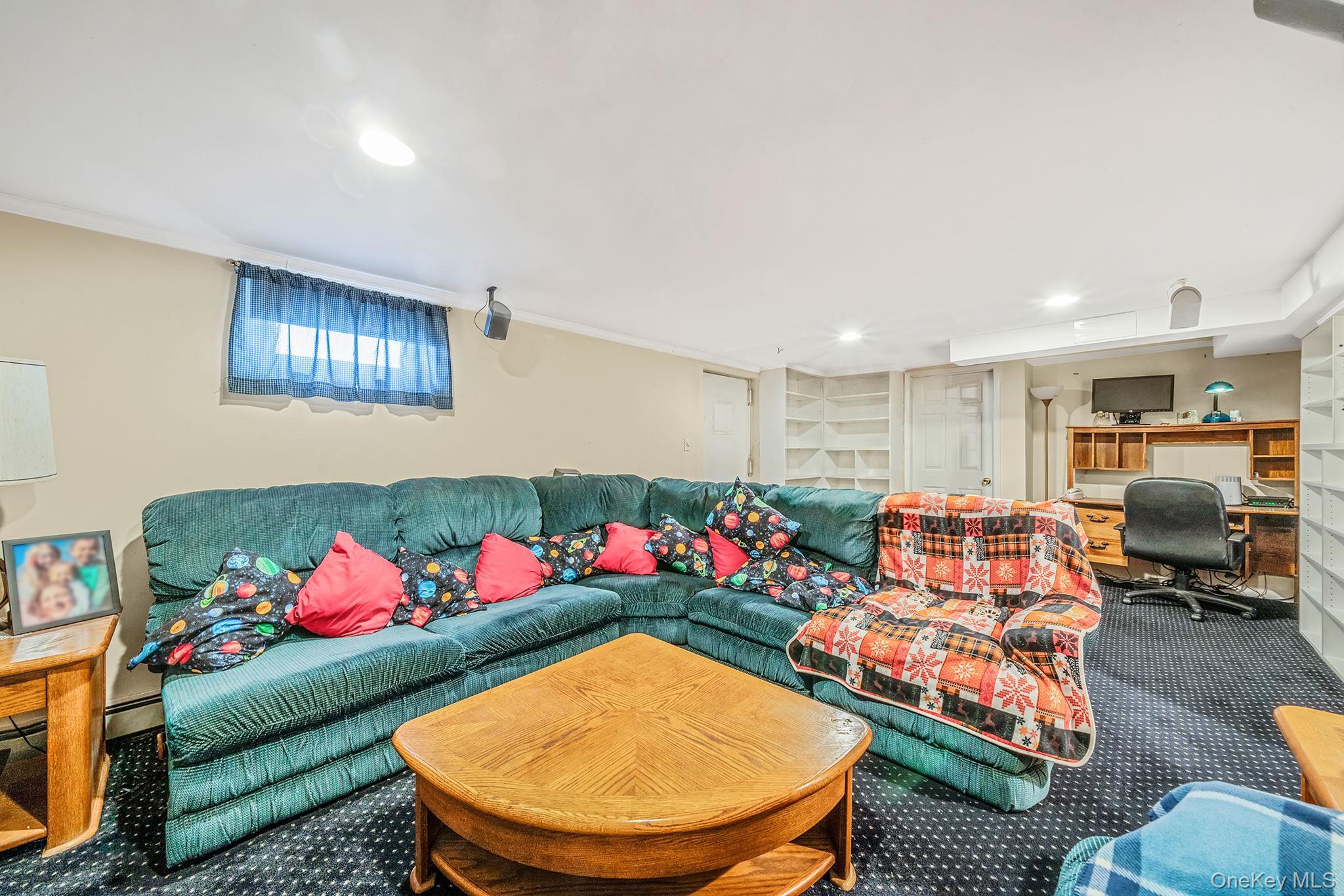 Single Family Oak Nassau County, NY 11758, MLS-941466-30