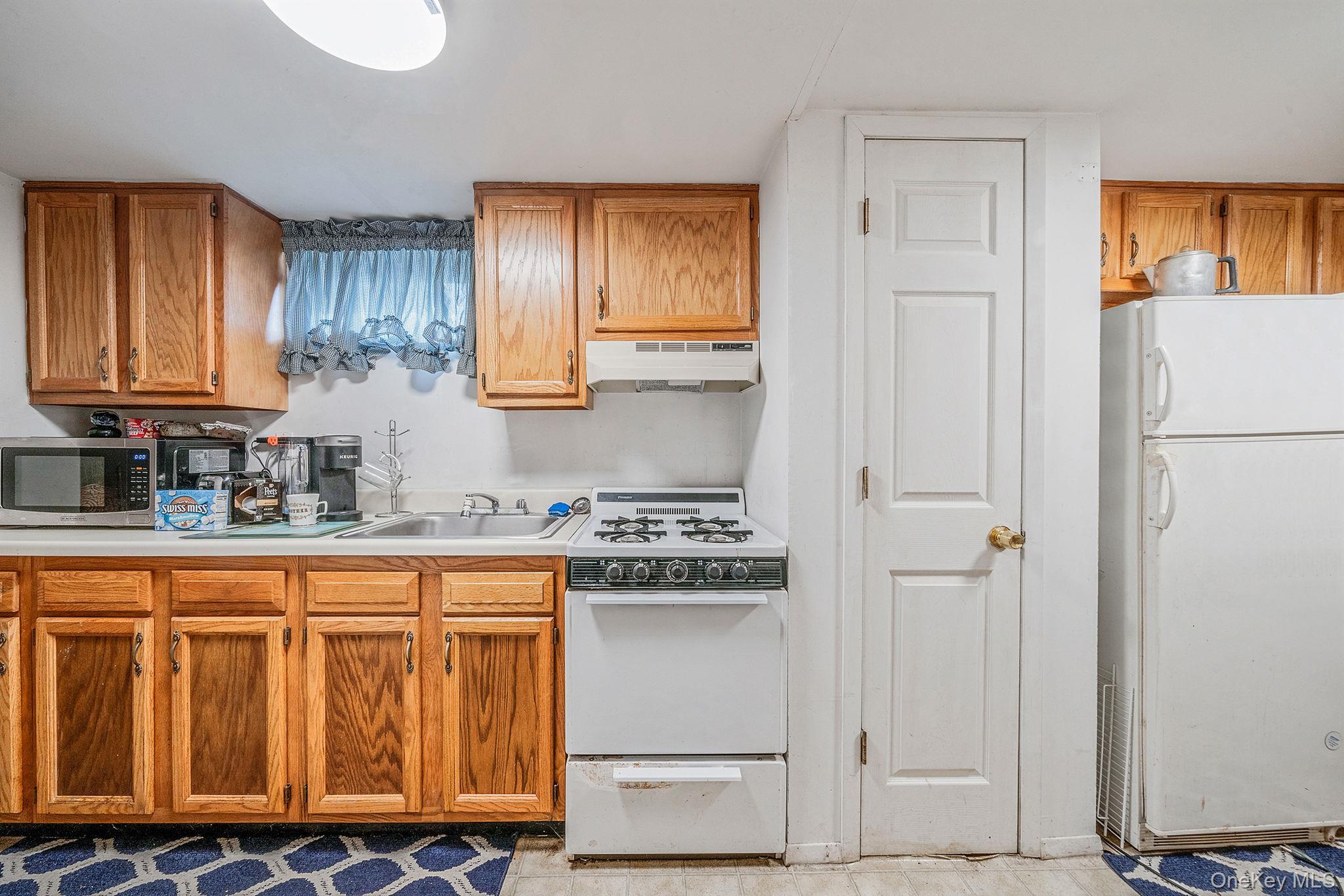 Single Family Oak Nassau County, NY 11758, MLS-941466-31