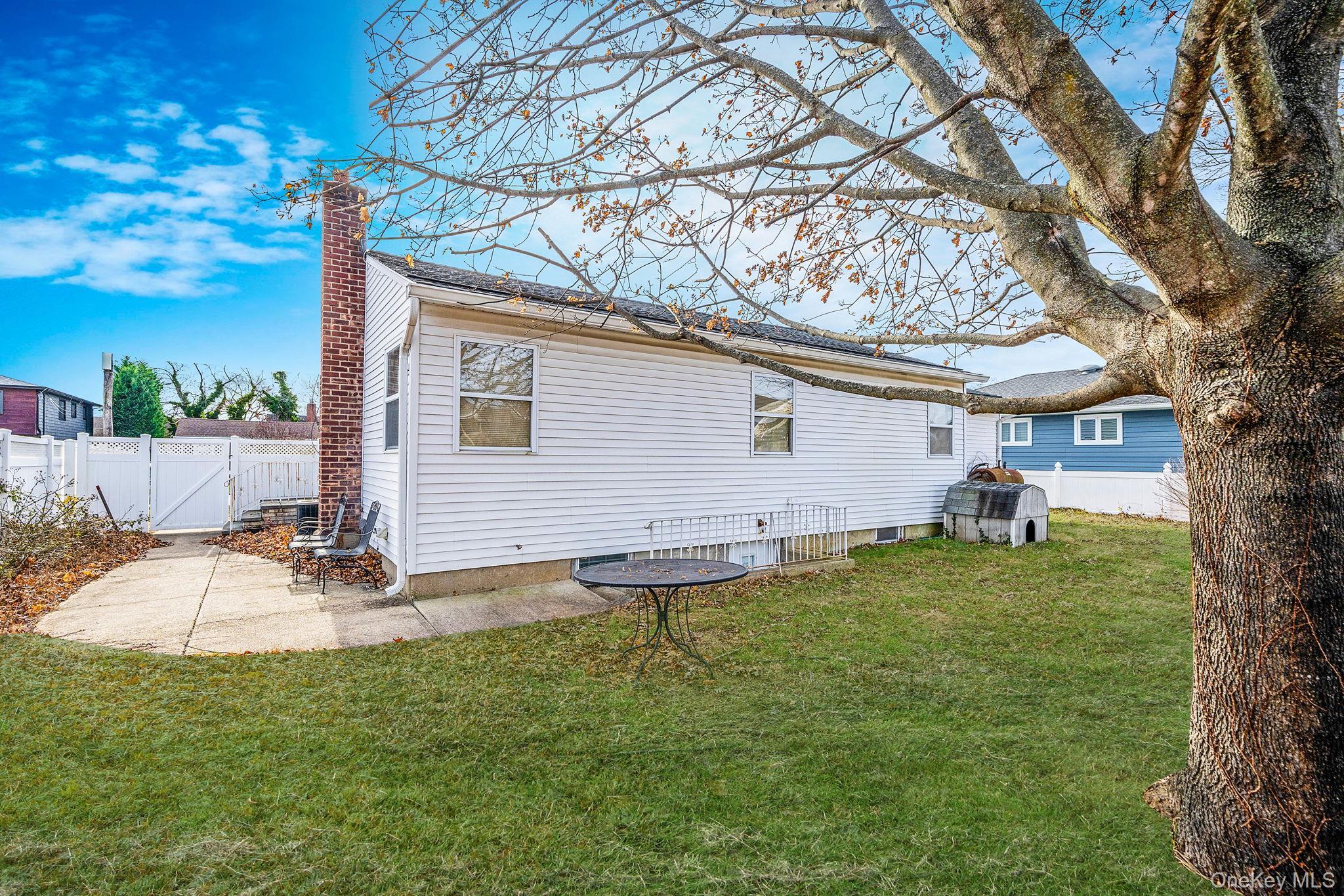 Single Family Oak Nassau County, NY 11758, MLS-941466-6