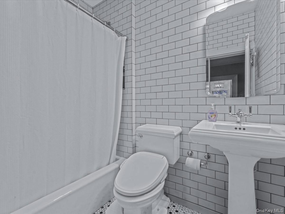 Single Family Center Queens, NY 11363, MLS-941527-18