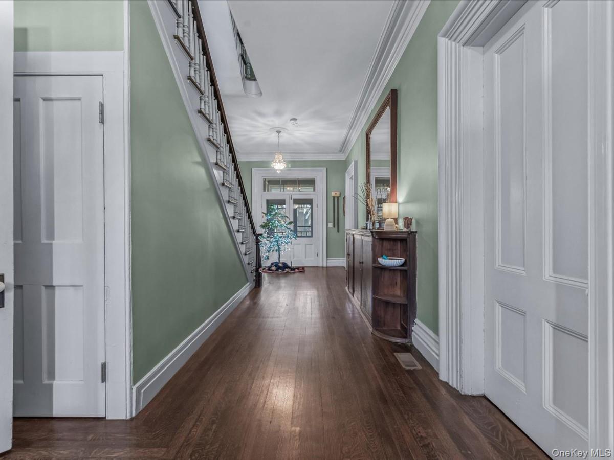 Single Family Center Queens, NY 11363, MLS-941527-6