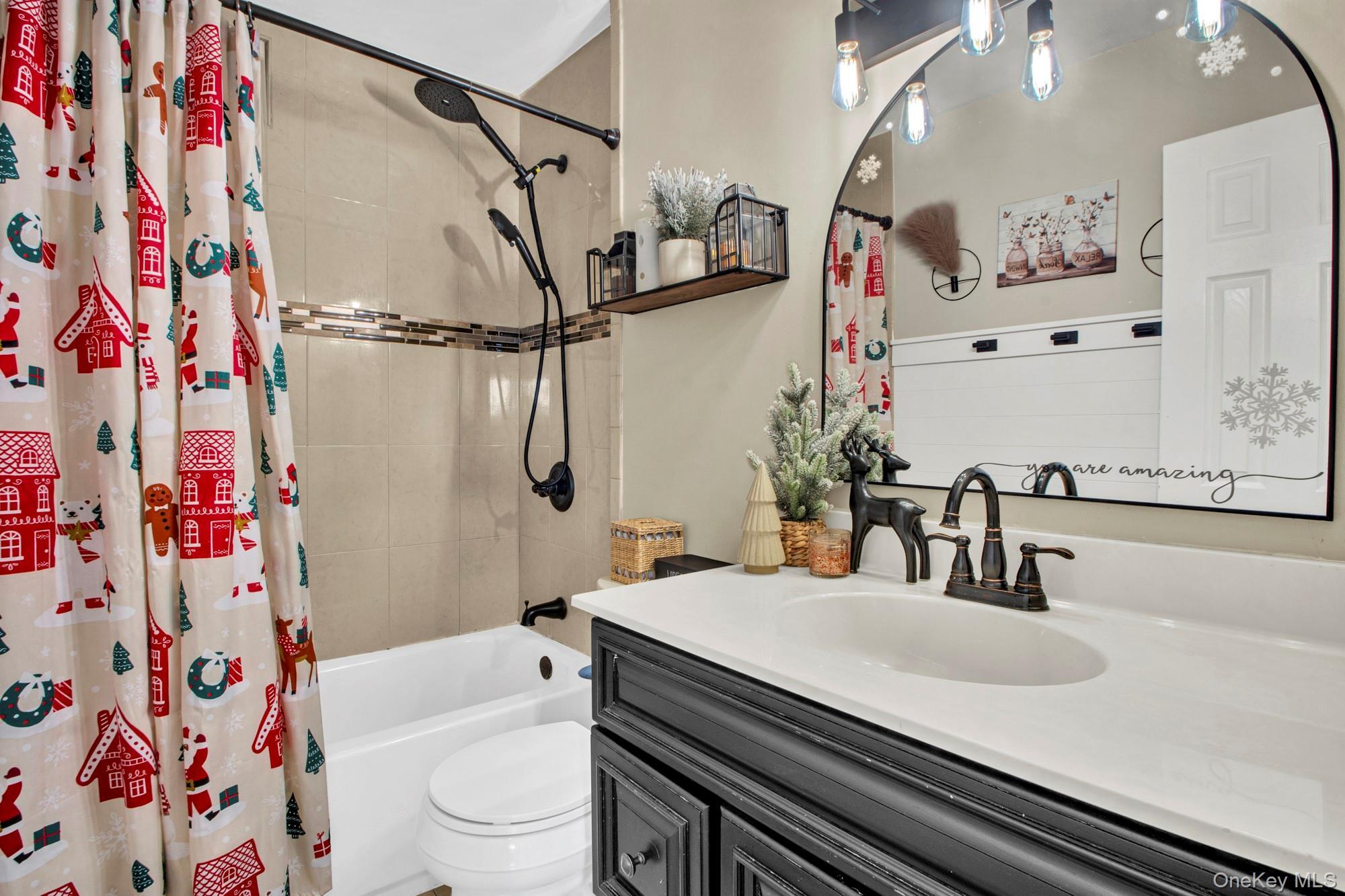 Single Family Redwood Nassau County, NY 11762, MLS-941551-16