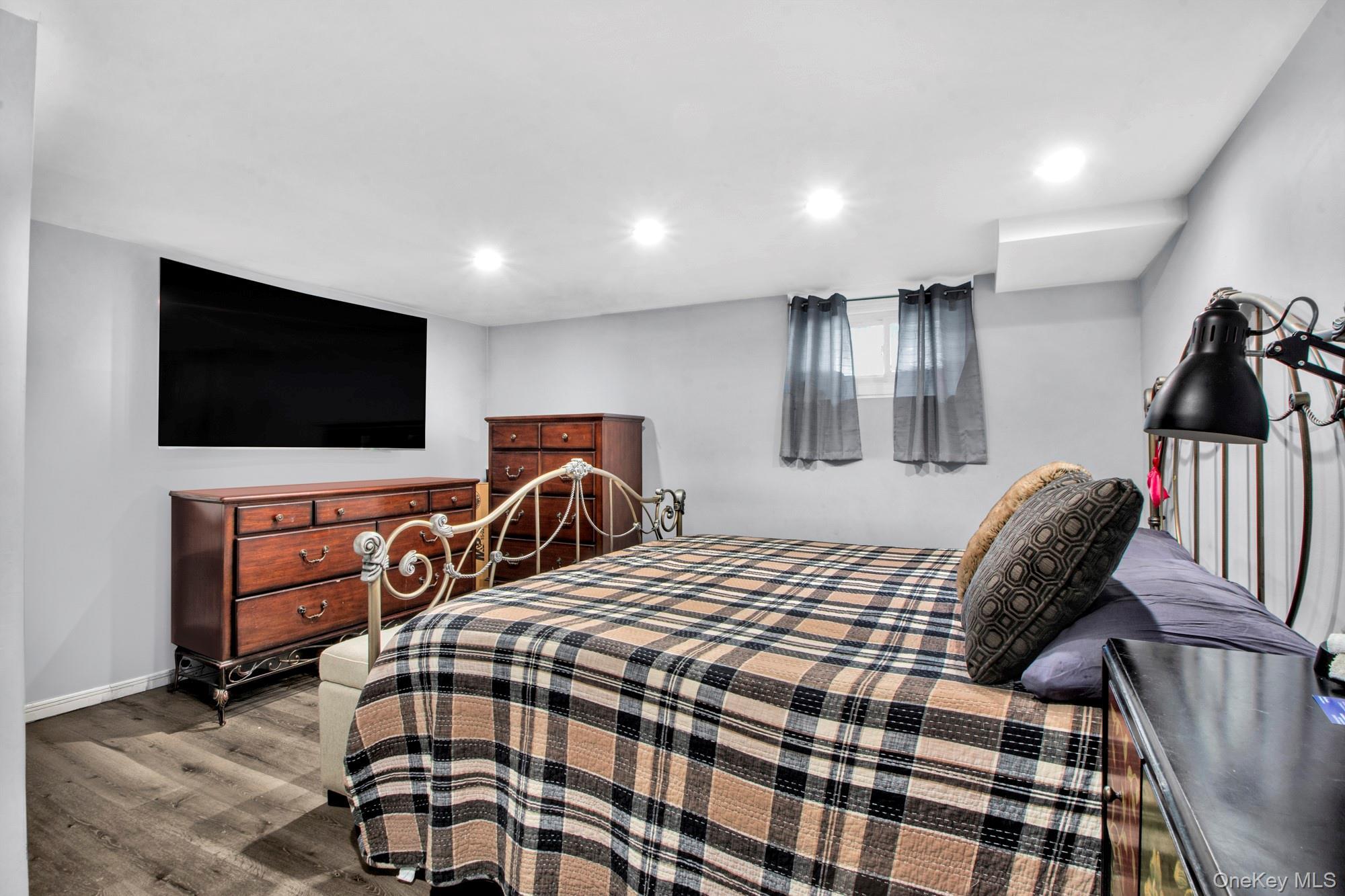 Single Family Redwood Nassau County, NY 11762, MLS-941551-19