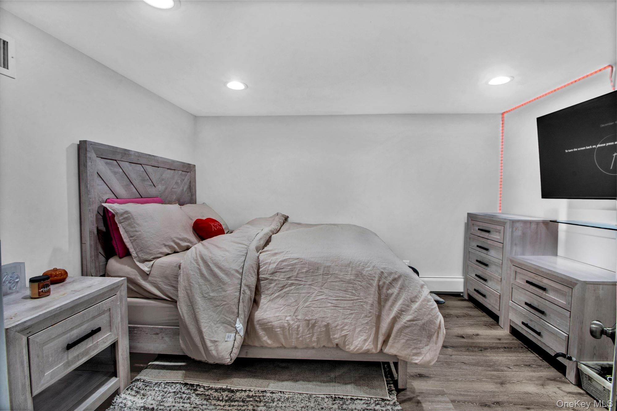 Single Family Redwood Nassau County, NY 11762, MLS-941551-21