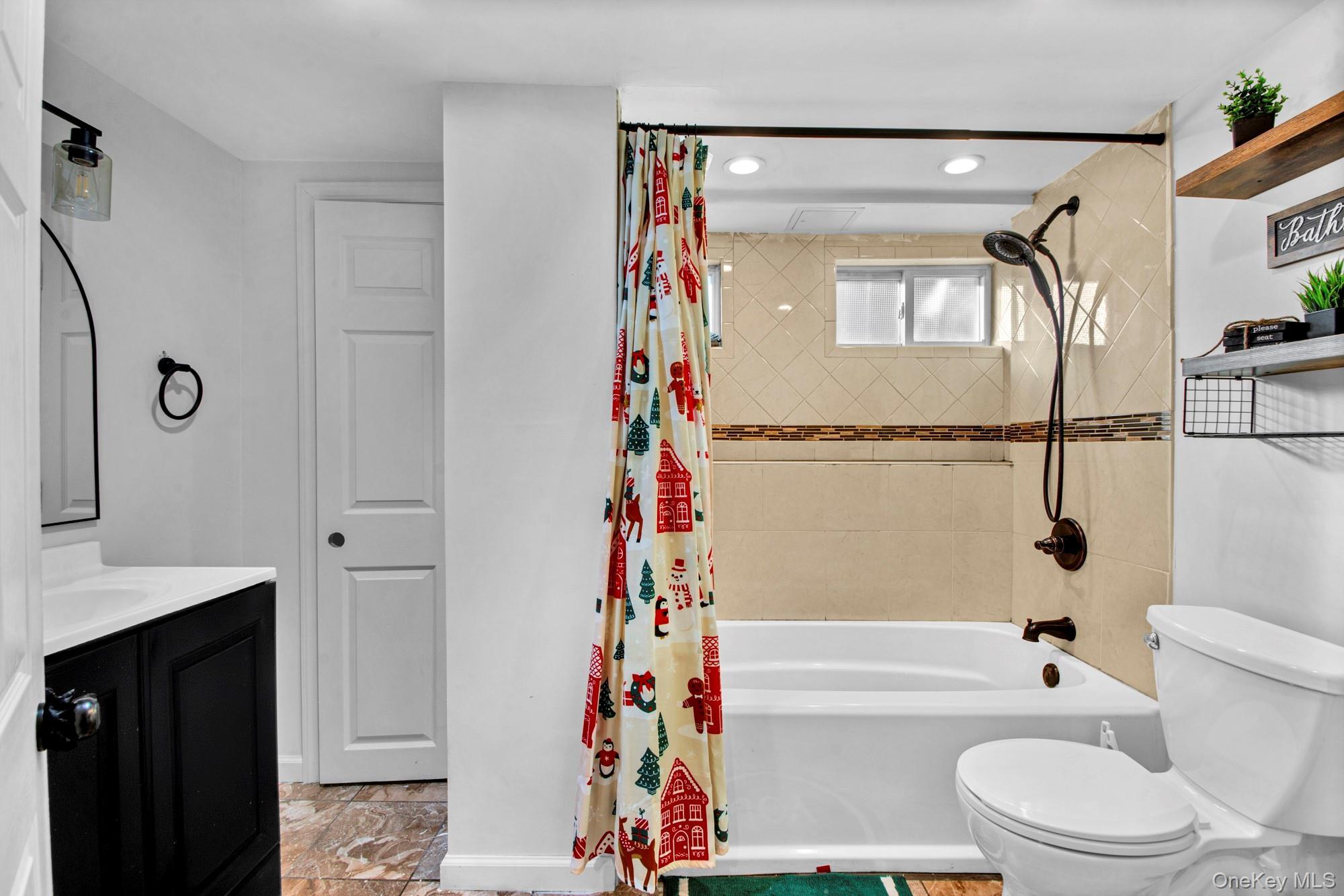 Single Family Redwood Nassau County, NY 11762, MLS-941551-22