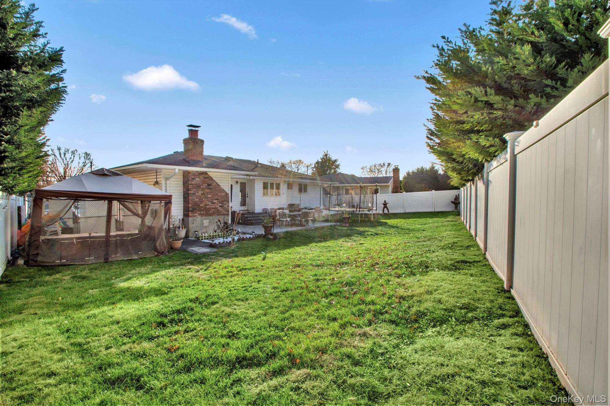 Single Family Redwood Nassau County, NY 11762, MLS-941551-24