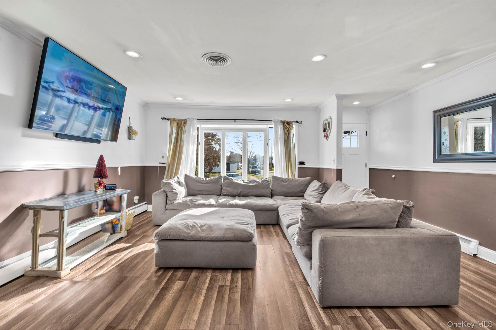 Single Family Redwood Nassau County, NY 11762, MLS-941551-3