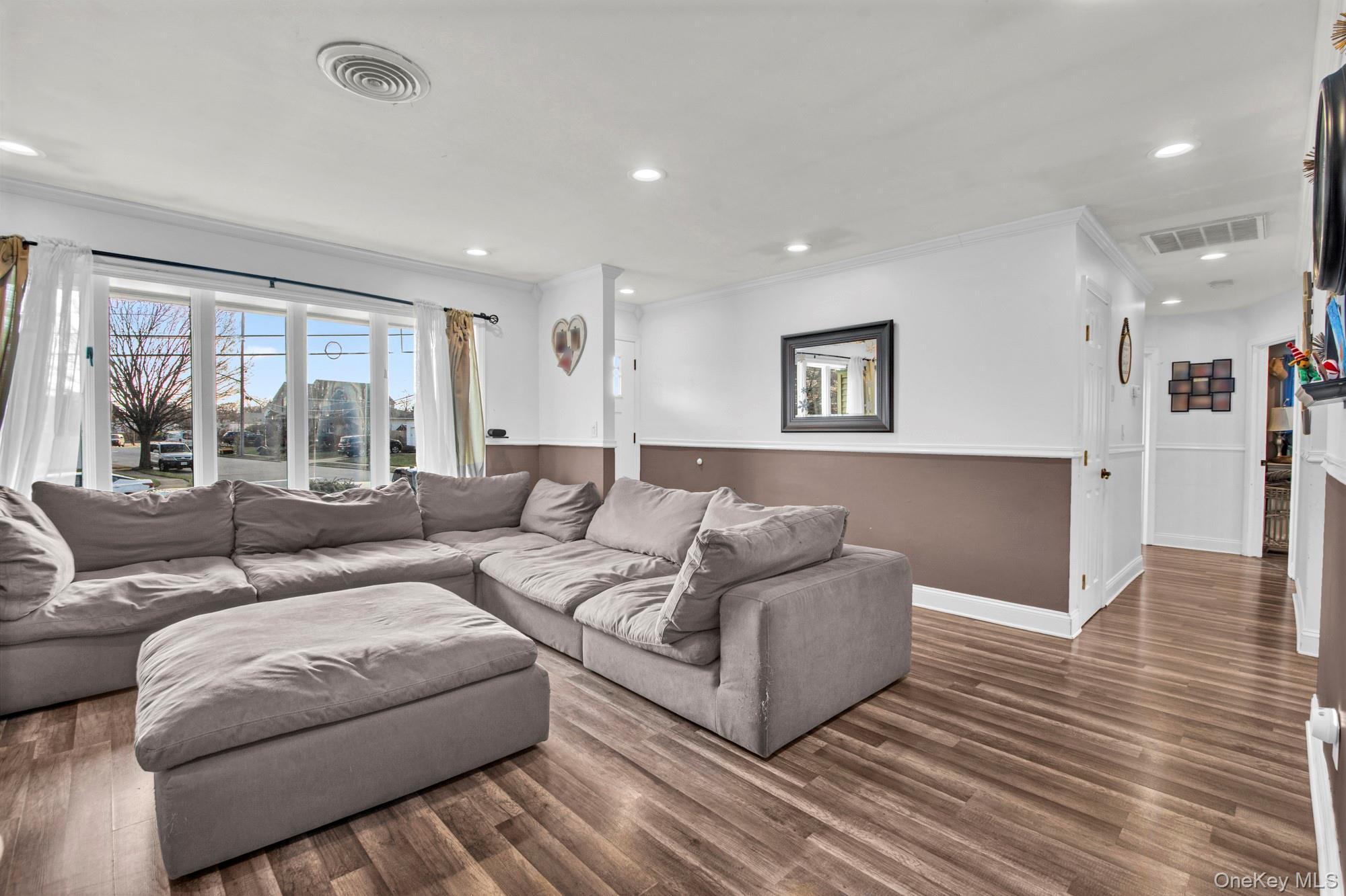 Single Family Redwood Nassau County, NY 11762, MLS-941551-4